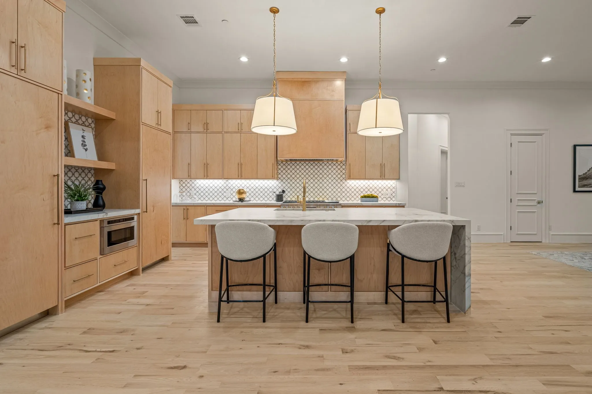 Single Family Residence For Sale in Tarrant County , 1802 Shady Grove Court, Westlake, Texas 76262, 6 Bedroom, 9 Bathroom, 5 Garage spaces, 10,389 Sqft, built in 2002, mls#21400937, Real Estate Agent in Westlake, Homes For Sale in Tarrant county, Homes For Sale in Westlake, Realtor in Westlake Texas, Real Estate Brokerage Independent Realty Texas, Luminita Cordes Realtor