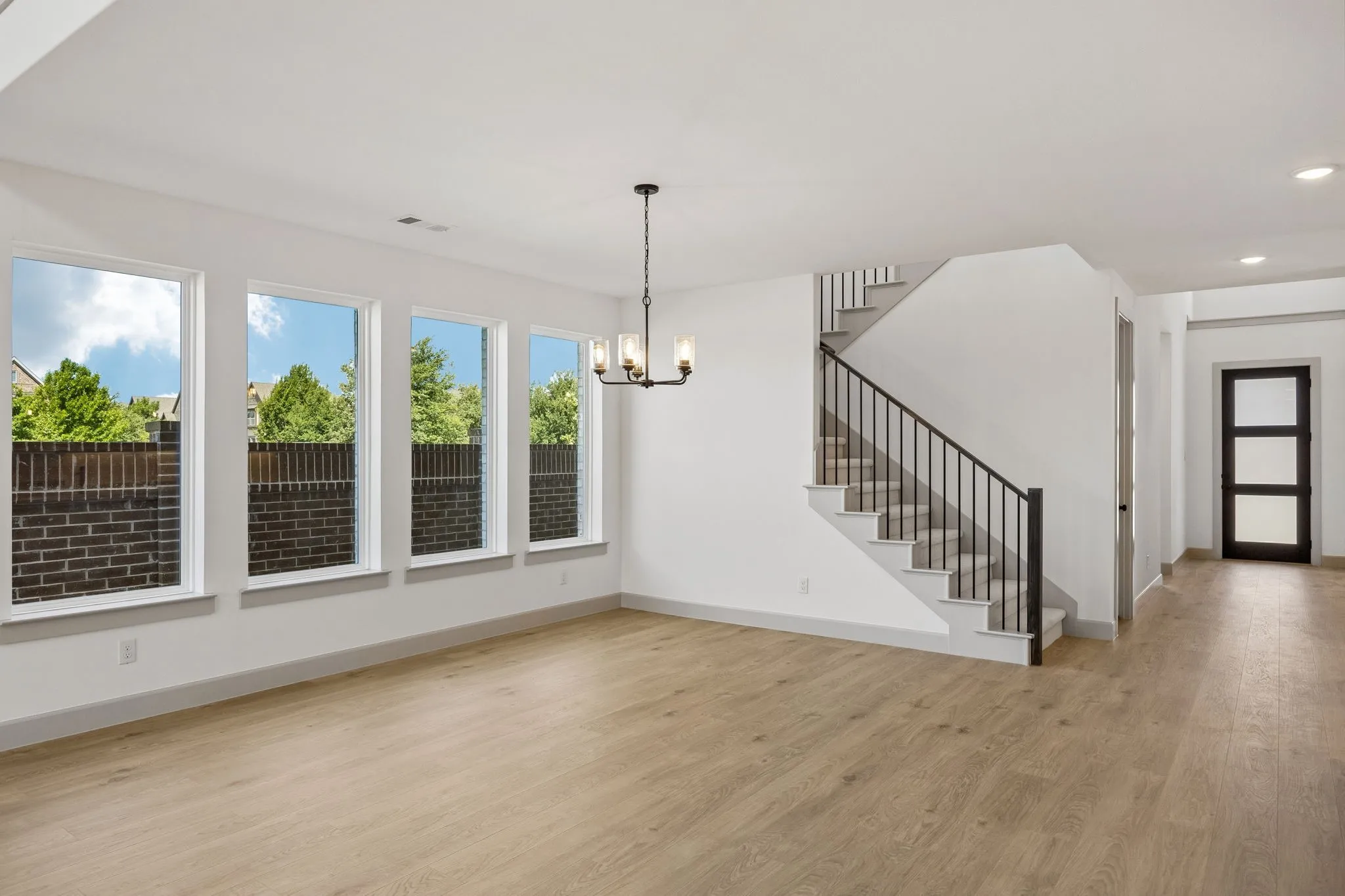 Whether you are hosting vibrant dinner parties or cozy family meals, this dining room fits all occasions!