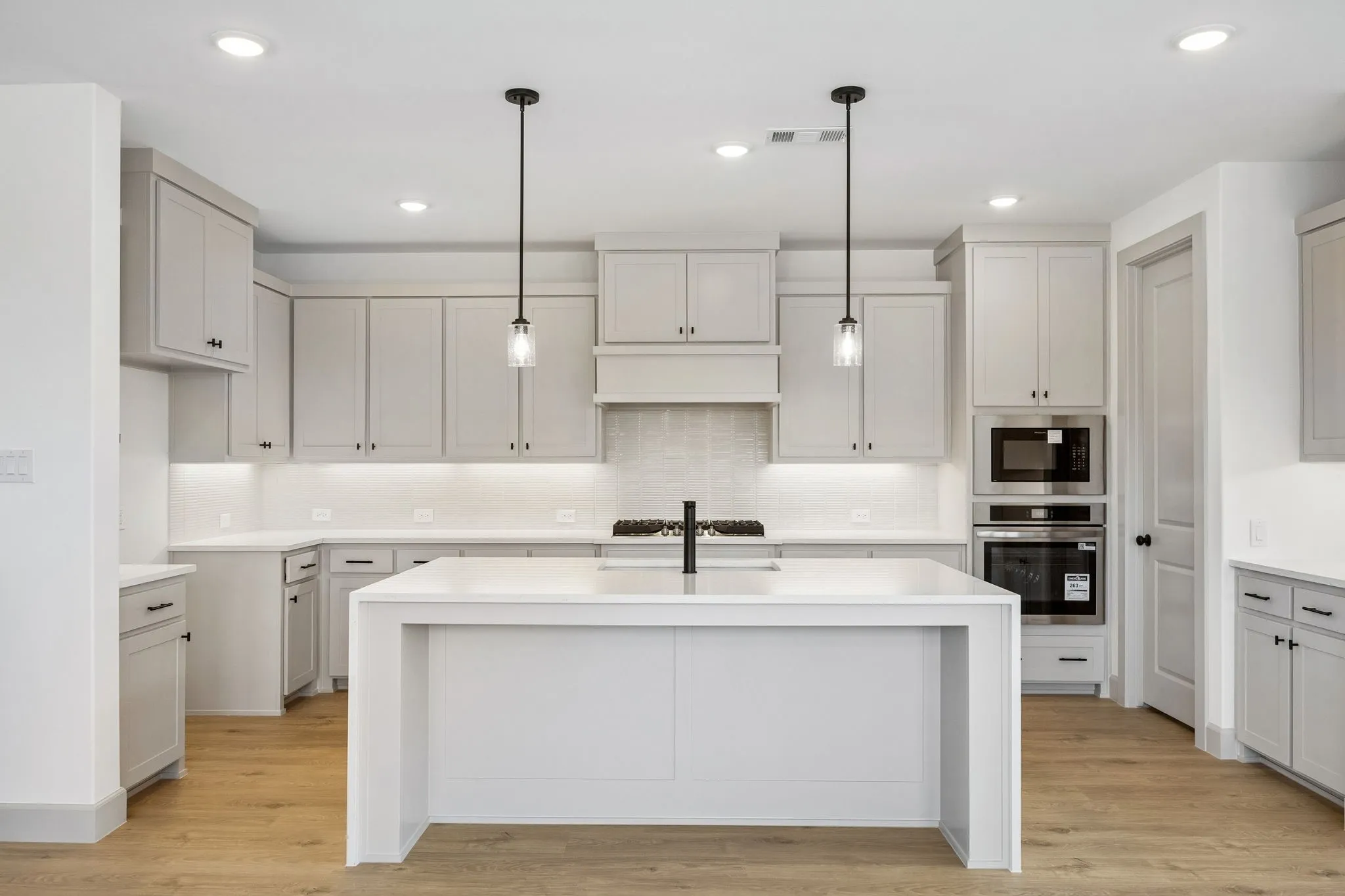 This spacious kitchen island is the perfect place for friends and family to gather round!