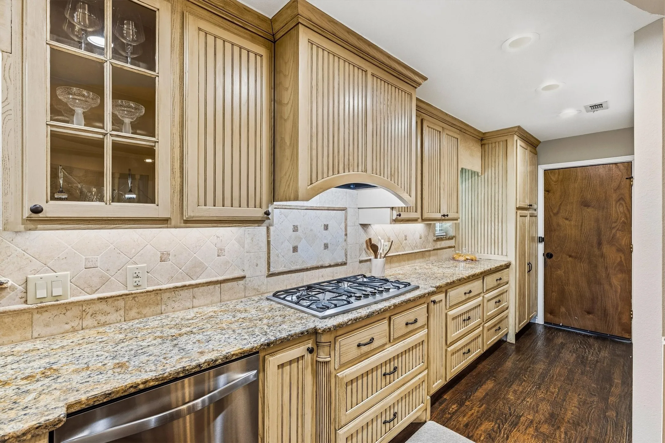 Single Family Residence For Sale in Collin County , 2904 Foxboro Drive, Richardson, Texas 75082, 3 Bedroom, 3 Bathroom, 2 Garage spaces, 2,649 Sqft, built in 1977, mls#21398492, Real Estate Agent in Richardson, Homes For Sale in Collin county, Homes For Sale in Richardson, Realtor in Richardson Texas, Real Estate Brokerage Independent Realty Texas, Luminita Cordes Realtor