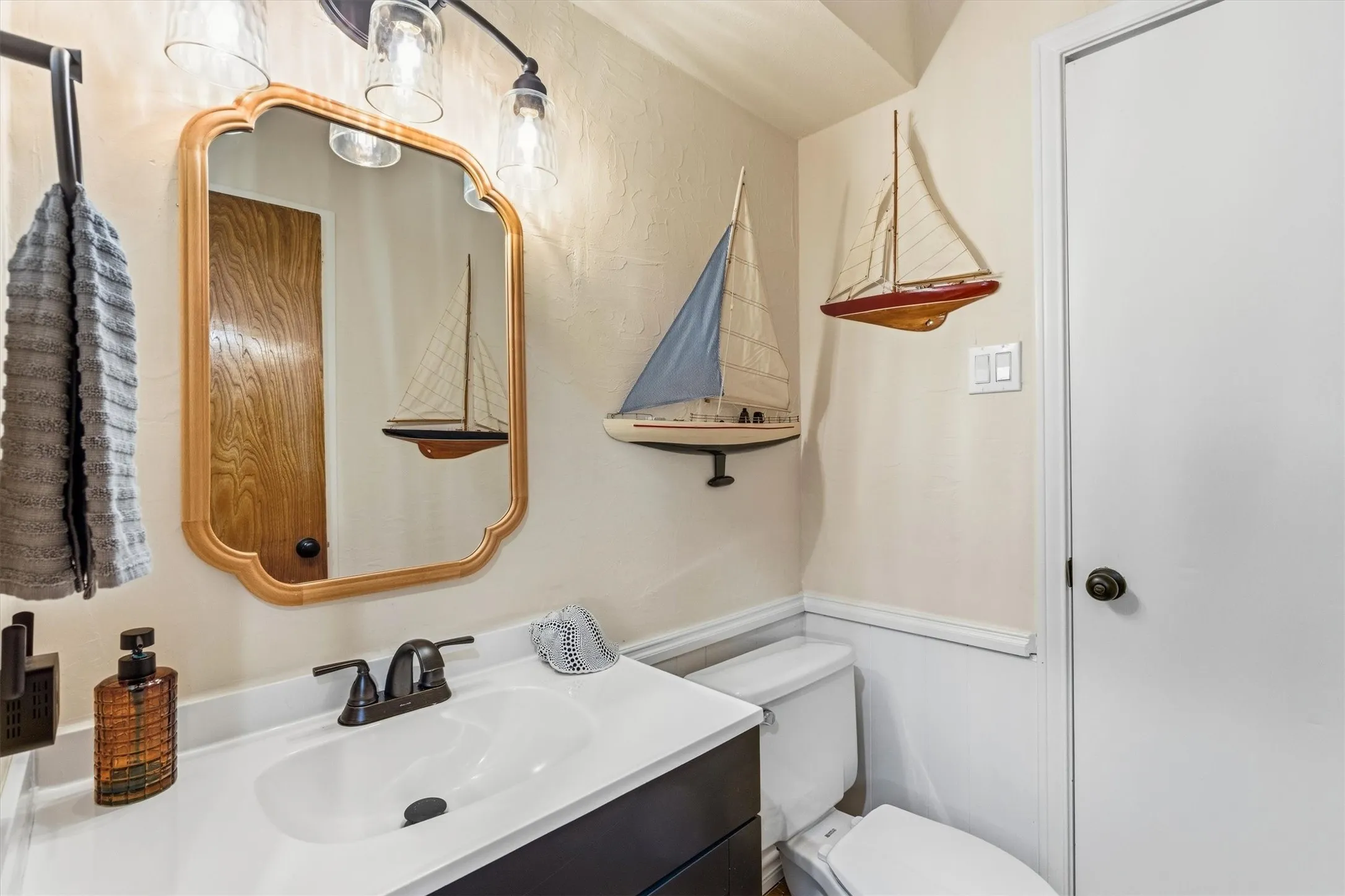 Single Family Residence For Sale in Collin County , 2904 Foxboro Drive, Richardson, Texas 75082, 3 Bedroom, 3 Bathroom, 2 Garage spaces, 2,649 Sqft, built in 1977, mls#21398492, Real Estate Agent in Richardson, Homes For Sale in Collin county, Homes For Sale in Richardson, Realtor in Richardson Texas, Real Estate Brokerage Independent Realty Texas, Luminita Cordes Realtor