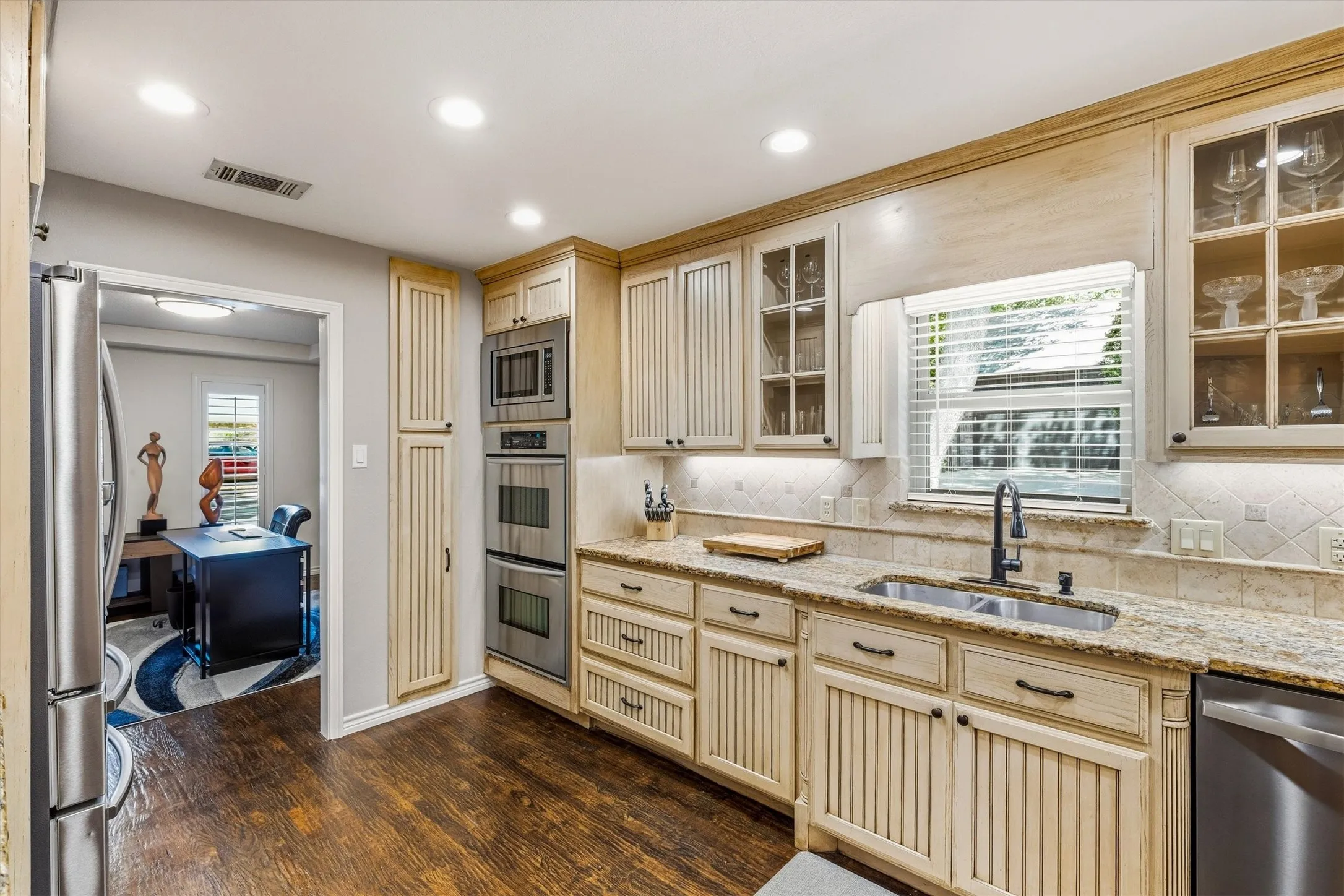 Single Family Residence For Sale in Collin County , 2904 Foxboro Drive, Richardson, Texas 75082, 3 Bedroom, 3 Bathroom, 2 Garage spaces, 2,649 Sqft, built in 1977, mls#21398492, Real Estate Agent in Richardson, Homes For Sale in Collin county, Homes For Sale in Richardson, Realtor in Richardson Texas, Real Estate Brokerage Independent Realty Texas, Luminita Cordes Realtor