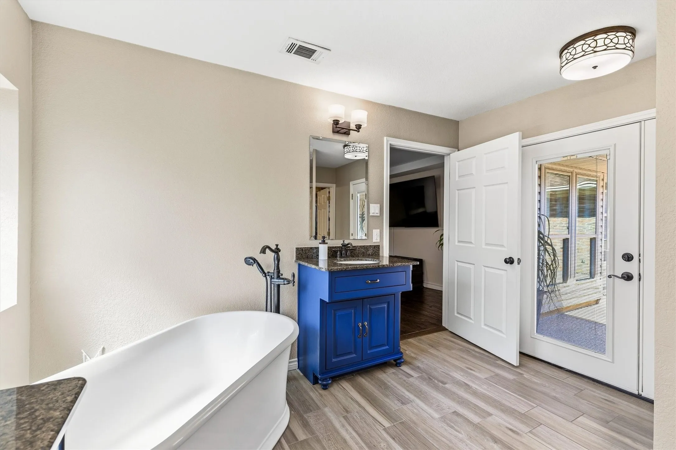 Single Family Residence For Sale in Collin County , 2904 Foxboro Drive, Richardson, Texas 75082, 3 Bedroom, 3 Bathroom, 2 Garage spaces, 2,649 Sqft, built in 1977, mls#21398492, Real Estate Agent in Richardson, Homes For Sale in Collin county, Homes For Sale in Richardson, Realtor in Richardson Texas, Real Estate Brokerage Independent Realty Texas, Luminita Cordes Realtor