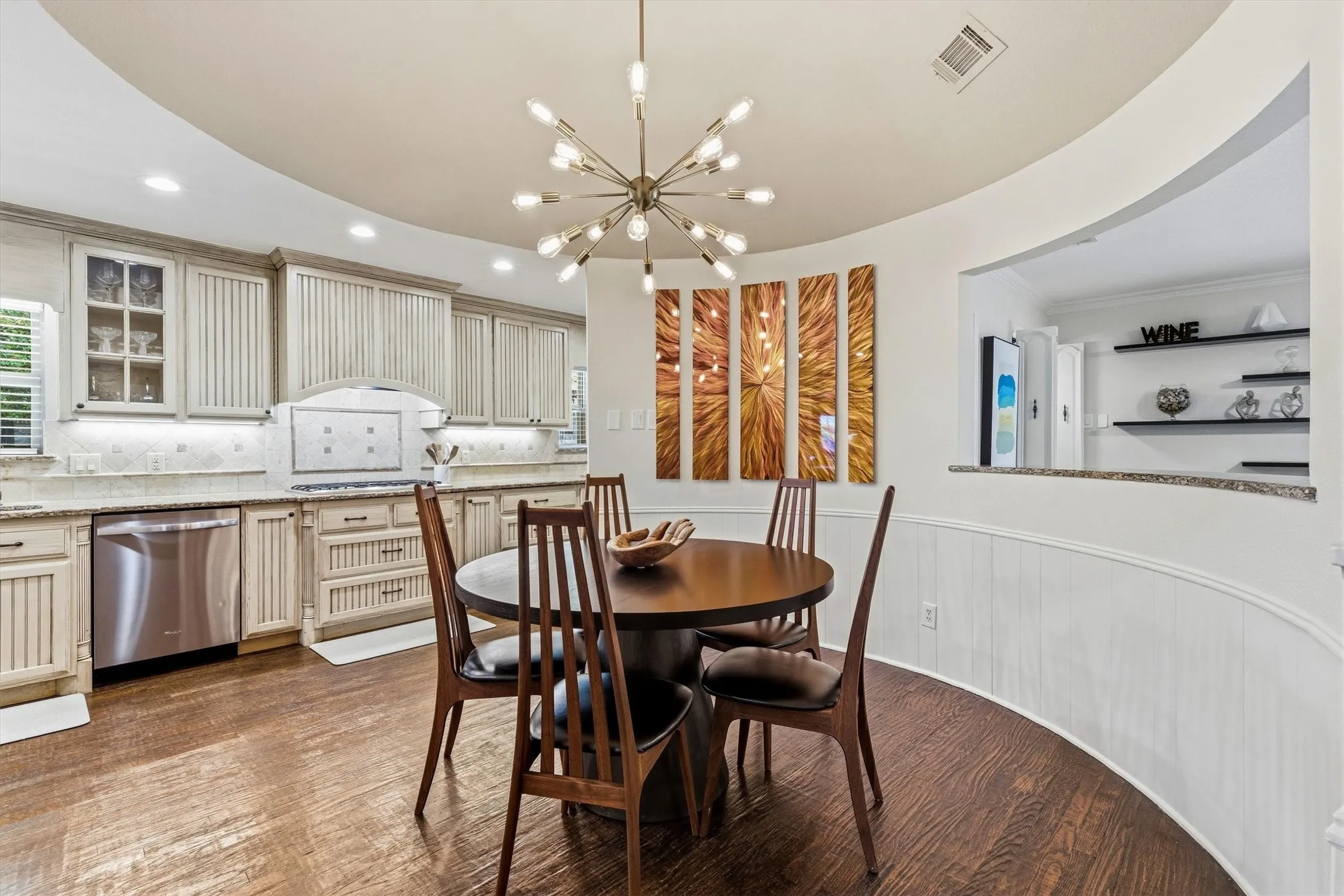 Single Family Residence For Sale in Collin County , 2904 Foxboro Drive, Richardson, Texas 75082, 3 Bedroom, 3 Bathroom, 2 Garage spaces, 2,649 Sqft, built in 1977, mls#21398492, Real Estate Agent in Richardson, Homes For Sale in Collin county, Homes For Sale in Richardson, Realtor in Richardson Texas, Real Estate Brokerage Independent Realty Texas, Luminita Cordes Realtor