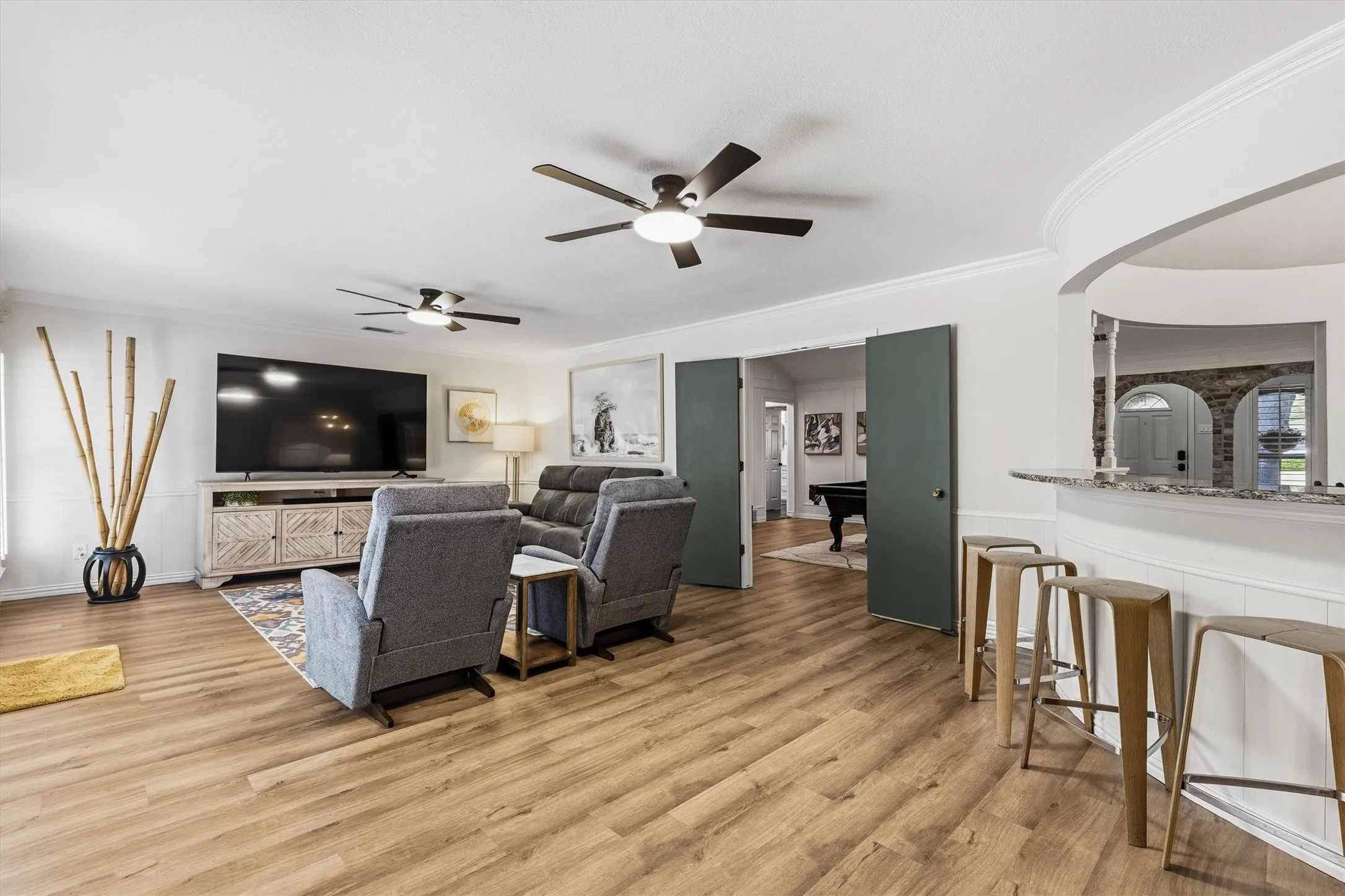 Single Family Residence For Sale in Collin County , 2904 Foxboro Drive, Richardson, Texas 75082, 3 Bedroom, 3 Bathroom, 2 Garage spaces, 2,649 Sqft, built in 1977, mls#21398492, Real Estate Agent in Richardson, Homes For Sale in Collin county, Homes For Sale in Richardson, Realtor in Richardson Texas, Real Estate Brokerage Independent Realty Texas, Luminita Cordes Realtor