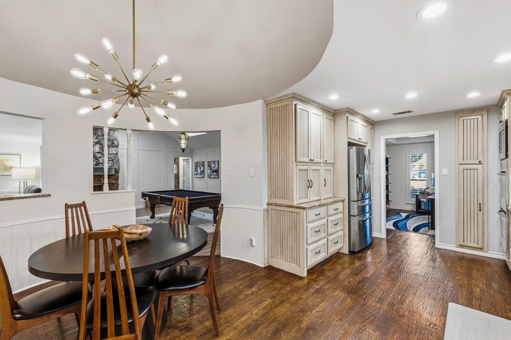 Single Family Residence For Sale in Collin County , 2904 Foxboro Drive, Richardson, Texas 75082, 3 Bedroom, 3 Bathroom, 2 Garage spaces, 2,649 Sqft, built in 1977, mls#21398492, Real Estate Agent in Richardson, Homes For Sale in Collin county, Homes For Sale in Richardson, Realtor in Richardson Texas, Real Estate Brokerage Independent Realty Texas, Luminita Cordes Realtor