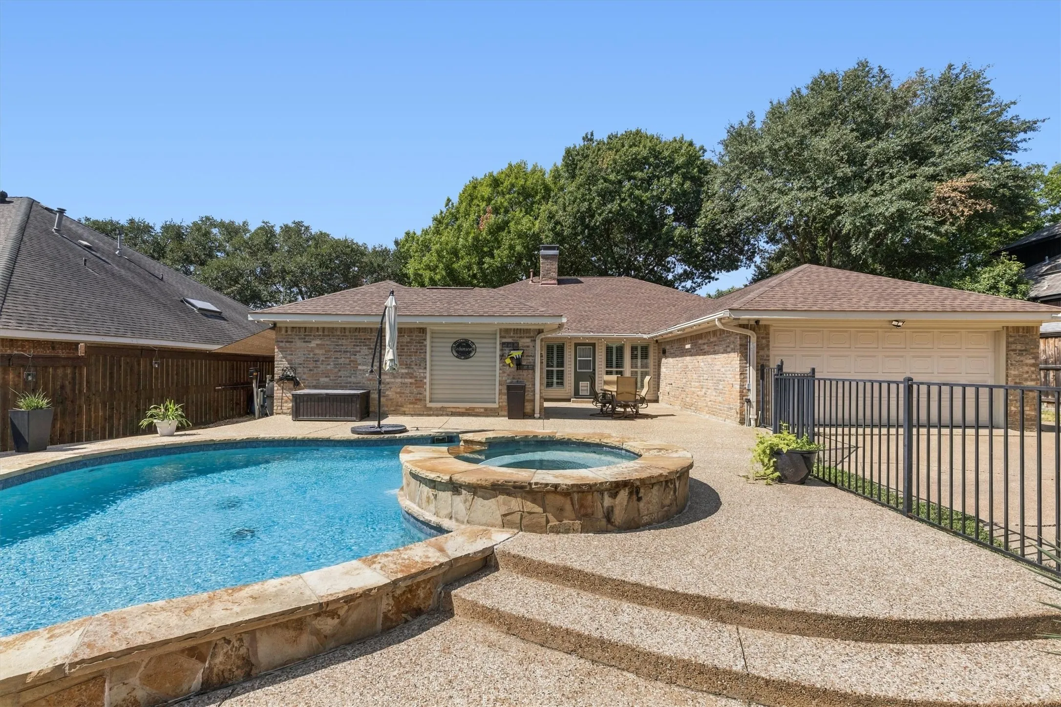 Single Family Residence For Sale in Collin County , 2904 Foxboro Drive, Richardson, Texas 75082, 3 Bedroom, 3 Bathroom, 2 Garage spaces, 2,649 Sqft, built in 1977, mls#21398492, Real Estate Agent in Richardson, Homes For Sale in Collin county, Homes For Sale in Richardson, Realtor in Richardson Texas, Real Estate Brokerage Independent Realty Texas, Luminita Cordes Realtor