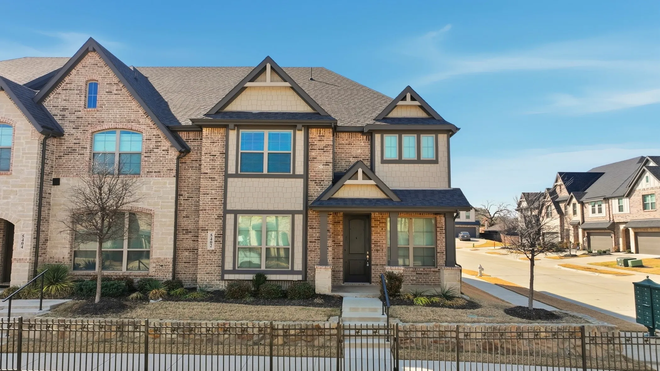 Townhouse For Sale in Tarrant County , 5402 Winged Foot Drive, Arlington, Texas 76017, 3 Bedroom, 3 Bathroom, 2 Garage spaces, 2,066 Sqft, built in 2021, mls#21402191, Real Estate Agent in Arlington, Homes For Sale in Tarrant county, Homes For Sale in Arlington, Realtor in Arlington Texas, Real Estate Brokerage Independent Realty Texas, Luminita Cordes Realtor