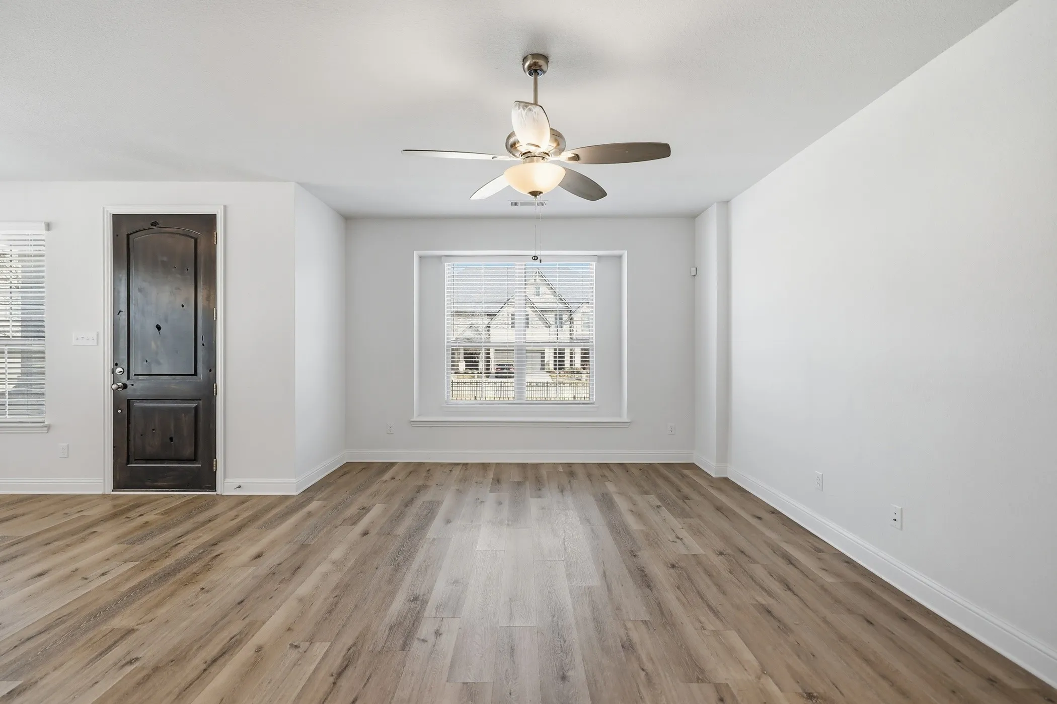Townhouse For Sale in Tarrant County , 5402 Winged Foot Drive, Arlington, Texas 76017, 3 Bedroom, 3 Bathroom, 2 Garage spaces, 2,066 Sqft, built in 2021, mls#21402191, Real Estate Agent in Arlington, Homes For Sale in Tarrant county, Homes For Sale in Arlington, Realtor in Arlington Texas, Real Estate Brokerage Independent Realty Texas, Luminita Cordes Realtor
