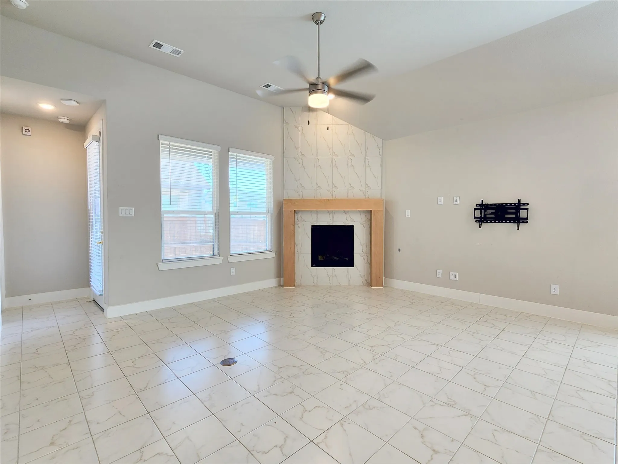 Single Family Residence For Sale in Collin County , 1501 Waxwing Place, Celina, Texas 75009, 4 Bedroom, 3 Bathroom, 2 Garage spaces, 1,952 Sqft, built in 2023, mls#21402585, Real Estate Agent in Celina, Homes For Sale in Collin county, Homes For Sale in Celina, Realtor in Celina Texas, Real Estate Brokerage Independent Realty Texas, Luminita Cordes Realtor