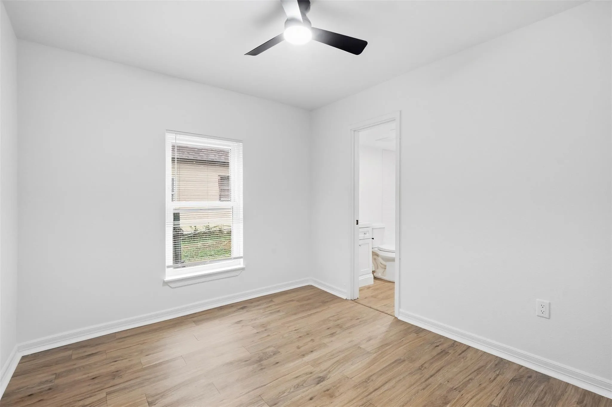 Single Family Residence For Rent in Grayson County , 920 E Chaffin Street, Sherman, Texas 75090, 3 Bedroom, 2 Bathroom, Garage spaces, 1,056 Sqft, built in 1946, mls#21402592, Real Estate Agent in Sherman, Homes For Rent in Grayson county, Homes For Rent in Sherman, Realtor in Sherman Texas, Real Estate Brokerage Independent Realty Texas, Luminita Cordes Realtor