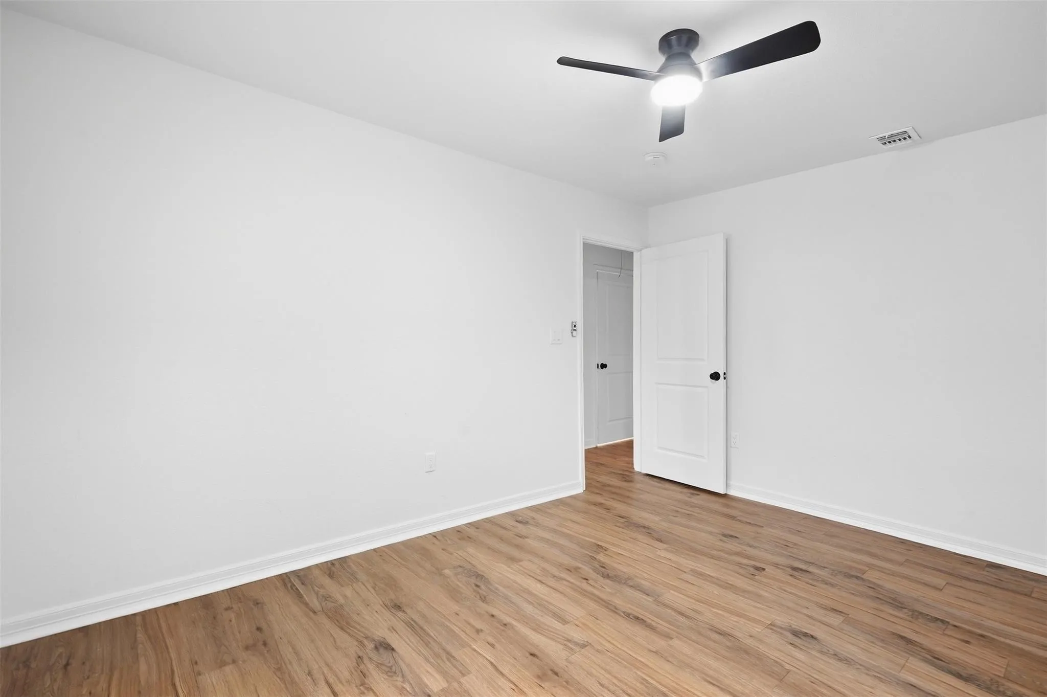Single Family Residence For Rent in Grayson County , 920 E Chaffin Street, Sherman, Texas 75090, 3 Bedroom, 2 Bathroom, Garage spaces, 1,056 Sqft, built in 1946, mls#21402592, Real Estate Agent in Sherman, Homes For Rent in Grayson county, Homes For Rent in Sherman, Realtor in Sherman Texas, Real Estate Brokerage Independent Realty Texas, Luminita Cordes Realtor