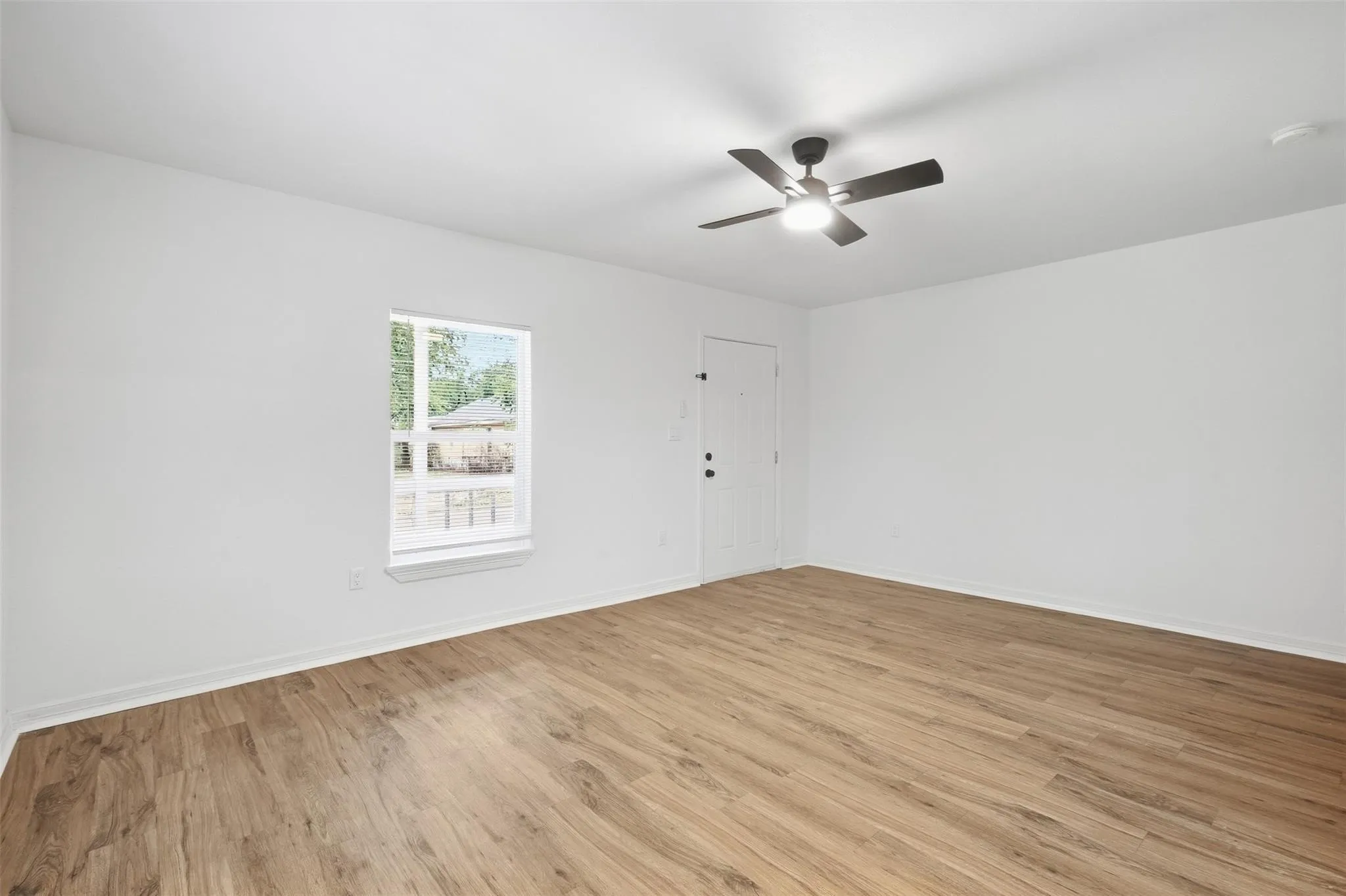 Single Family Residence For Rent in Grayson County , 920 E Chaffin Street, Sherman, Texas 75090, 3 Bedroom, 2 Bathroom, Garage spaces, 1,056 Sqft, built in 1946, mls#21402592, Real Estate Agent in Sherman, Homes For Rent in Grayson county, Homes For Rent in Sherman, Realtor in Sherman Texas, Real Estate Brokerage Independent Realty Texas, Luminita Cordes Realtor