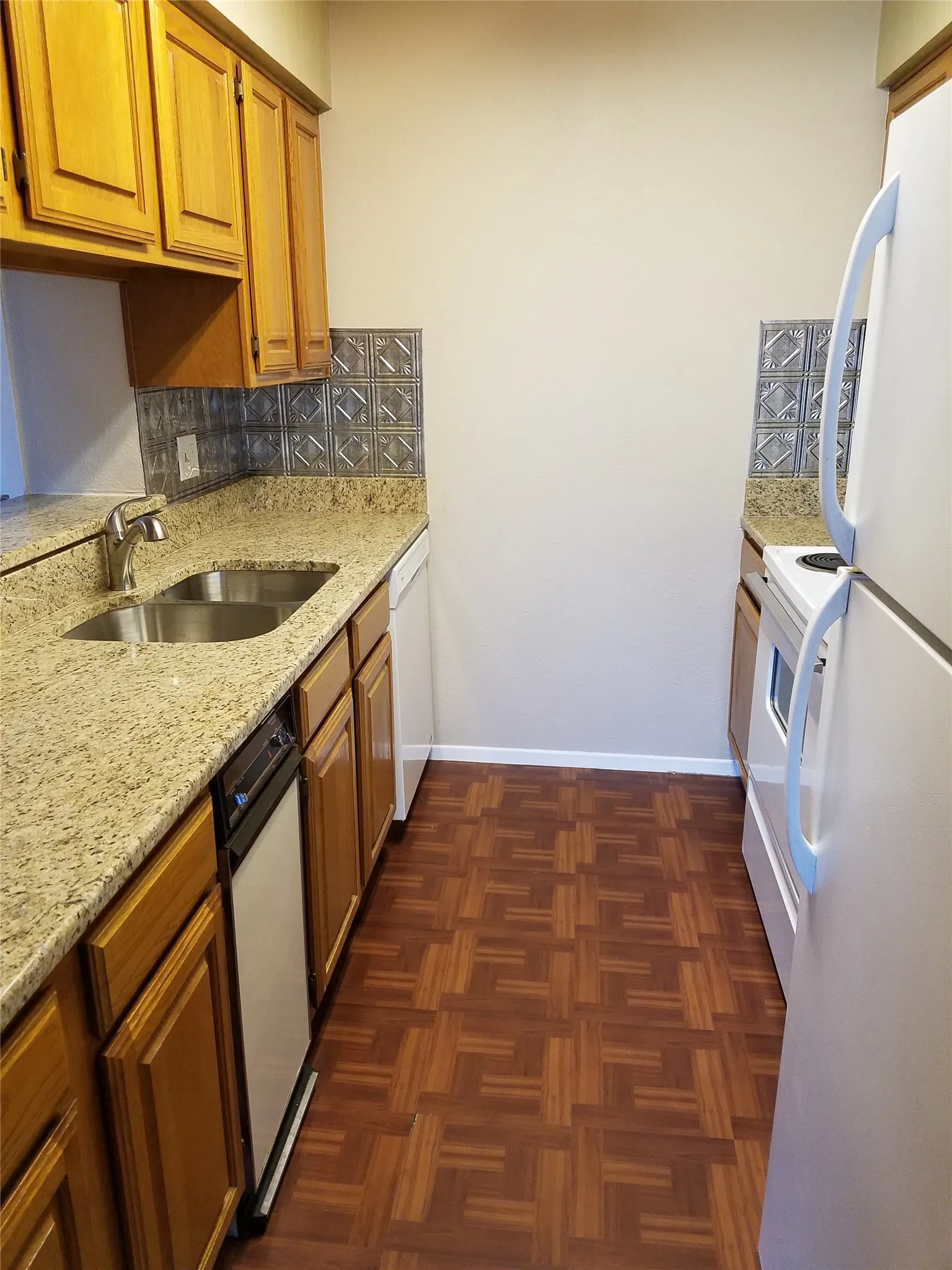Condominium For Sale in Dallas County , 11450 Audelia Road 307, Dallas, Texas 75243, 3 Bedroom, 2 Bathroom, Garage spaces, 1,237 Sqft, built in 1980, mls#21402596, Real Estate Agent in Dallas, Homes For Sale in Dallas county, Homes For Sale in Dallas, Realtor in Dallas Texas, Real Estate Brokerage Independent Realty Texas, Luminita Cordes Realtor