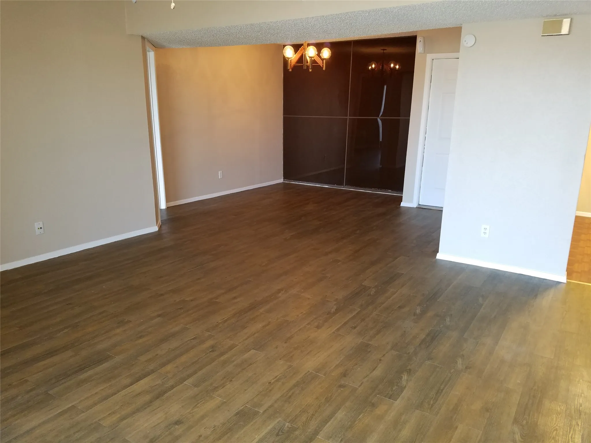 Condominium For Sale in Dallas County , 11450 Audelia Road 307, Dallas, Texas 75243, 3 Bedroom, 2 Bathroom, Garage spaces, 1,237 Sqft, built in 1980, mls#21402596, Real Estate Agent in Dallas, Homes For Sale in Dallas county, Homes For Sale in Dallas, Realtor in Dallas Texas, Real Estate Brokerage Independent Realty Texas, Luminita Cordes Realtor