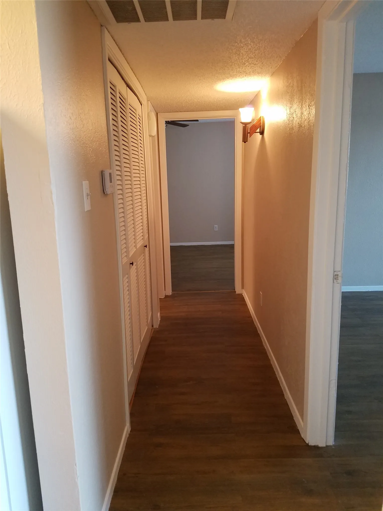 Condominium For Sale in Dallas County , 11450 Audelia Road 307, Dallas, Texas 75243, 3 Bedroom, 2 Bathroom, Garage spaces, 1,237 Sqft, built in 1980, mls#21402596, Real Estate Agent in Dallas, Homes For Sale in Dallas county, Homes For Sale in Dallas, Realtor in Dallas Texas, Real Estate Brokerage Independent Realty Texas, Luminita Cordes Realtor