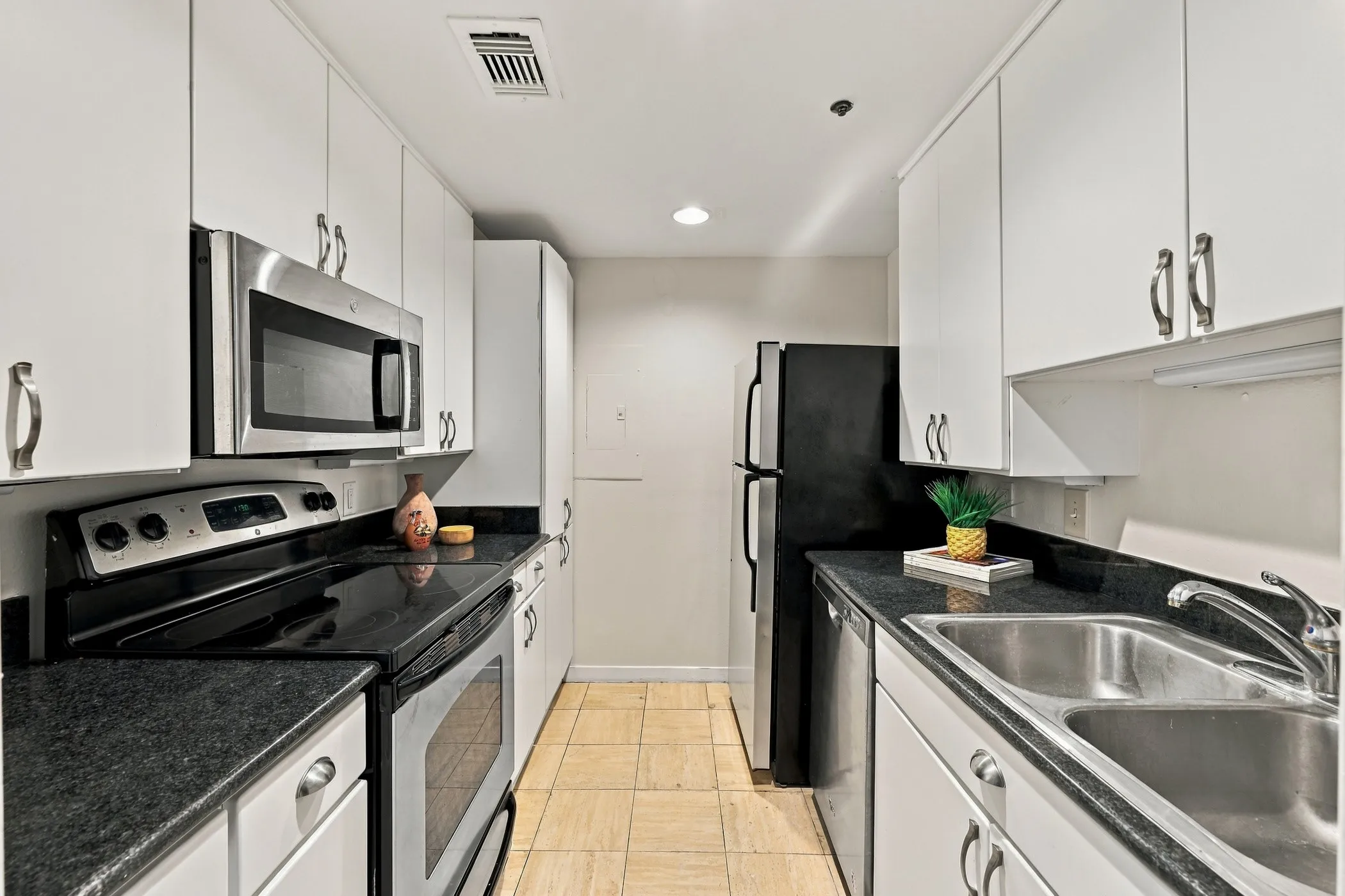 Condominium For Sale in Dallas County , 4334 Buena Vista Street E, Dallas, Texas 75205, 1 Bedroom, 1 Bathroom, 1 Garage spaces, 812 Sqft, built in 1984, mls#21401993, Real Estate Agent in Dallas, Homes For Sale in Dallas county, Homes For Sale in Dallas, Realtor in Dallas Texas, Real Estate Brokerage Independent Realty Texas, Luminita Cordes Realtor