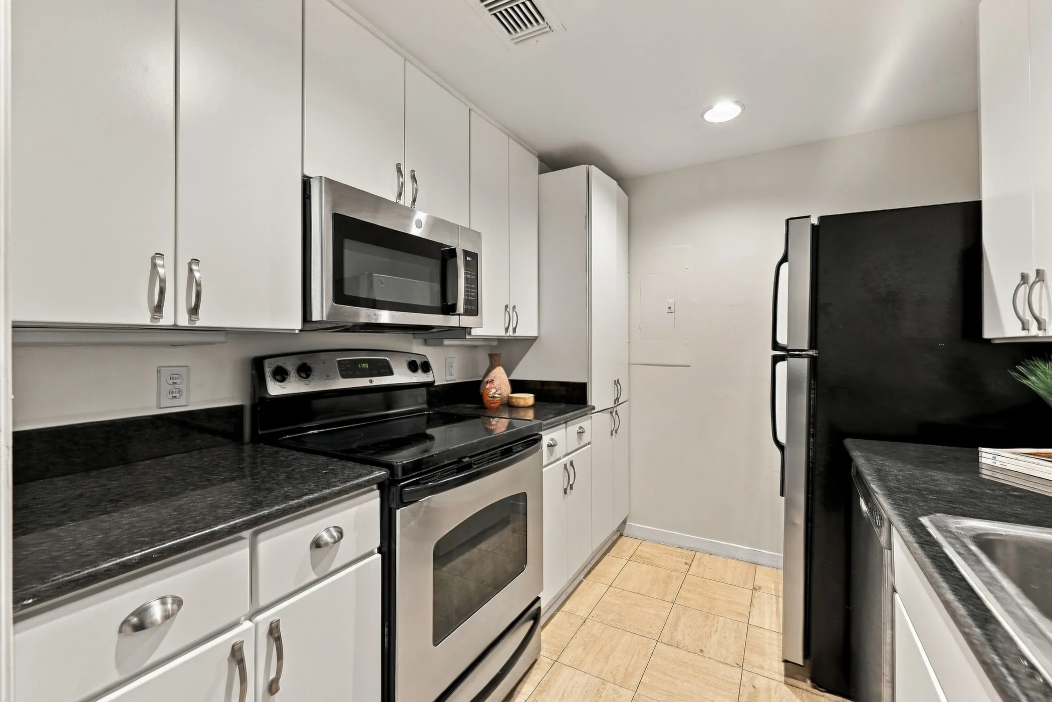 Condominium For Sale in Dallas County , 4334 Buena Vista Street E, Dallas, Texas 75205, 1 Bedroom, 1 Bathroom, 1 Garage spaces, 812 Sqft, built in 1984, mls#21401993, Real Estate Agent in Dallas, Homes For Sale in Dallas county, Homes For Sale in Dallas, Realtor in Dallas Texas, Real Estate Brokerage Independent Realty Texas, Luminita Cordes Realtor