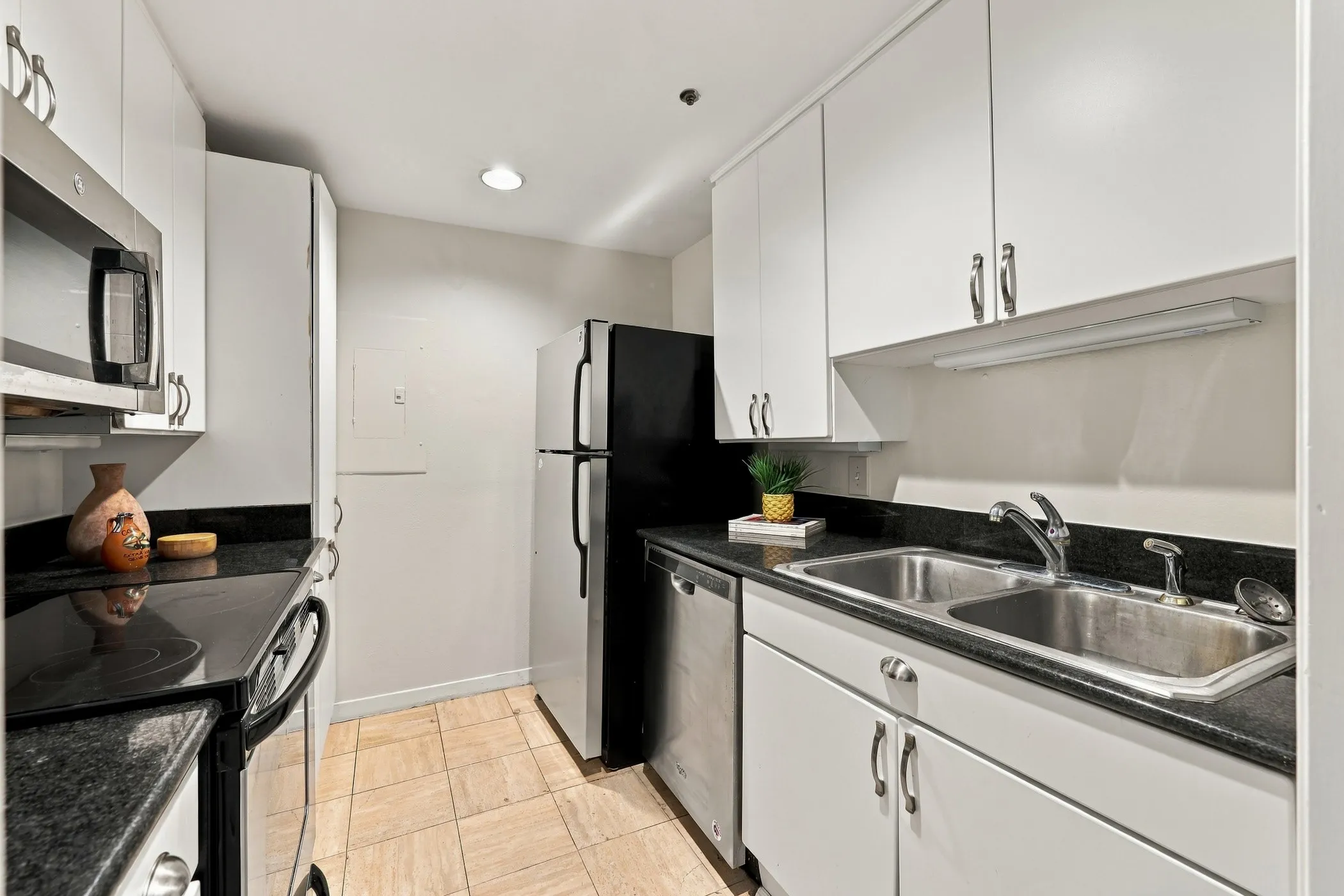 Condominium For Sale in Dallas County , 4334 Buena Vista Street E, Dallas, Texas 75205, 1 Bedroom, 1 Bathroom, 1 Garage spaces, 812 Sqft, built in 1984, mls#21401993, Real Estate Agent in Dallas, Homes For Sale in Dallas county, Homes For Sale in Dallas, Realtor in Dallas Texas, Real Estate Brokerage Independent Realty Texas, Luminita Cordes Realtor