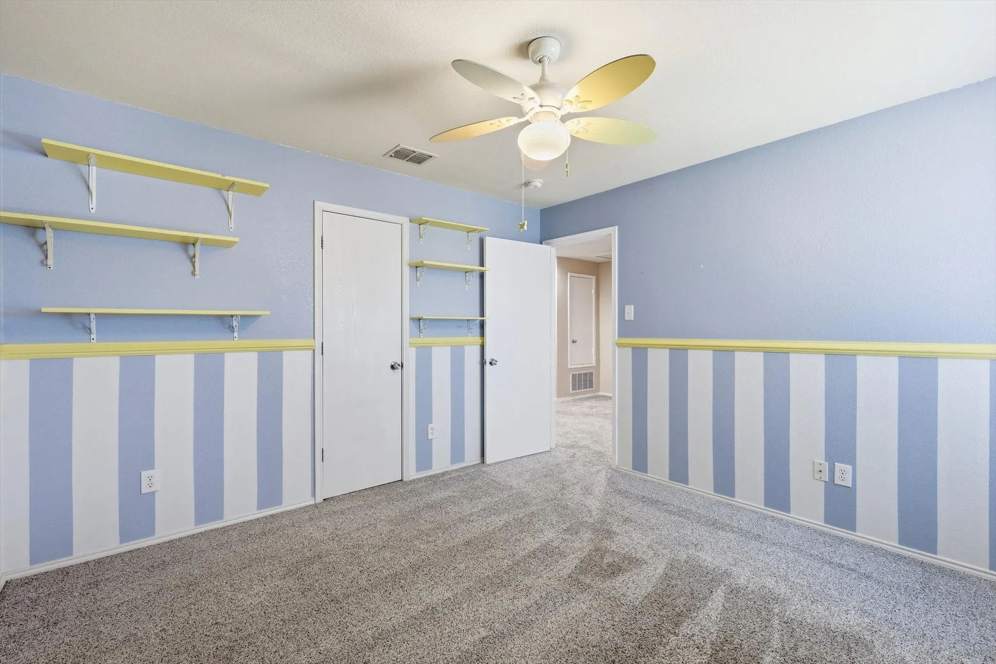 Single Family Residence For Sale in Tarrant County , 800 Poncho Lane, Fort Worth, Texas 76052, 4 Bedroom, 3 Bathroom, 2 Garage spaces, 2,462 Sqft, built in 2005, mls#21370020, Real Estate Agent in Fort Worth, Homes For Sale in Tarrant county, Homes For Sale in Fort Worth, Realtor in Fort Worth Texas, Real Estate Brokerage Independent Realty Texas, Luminita Cordes Realtor