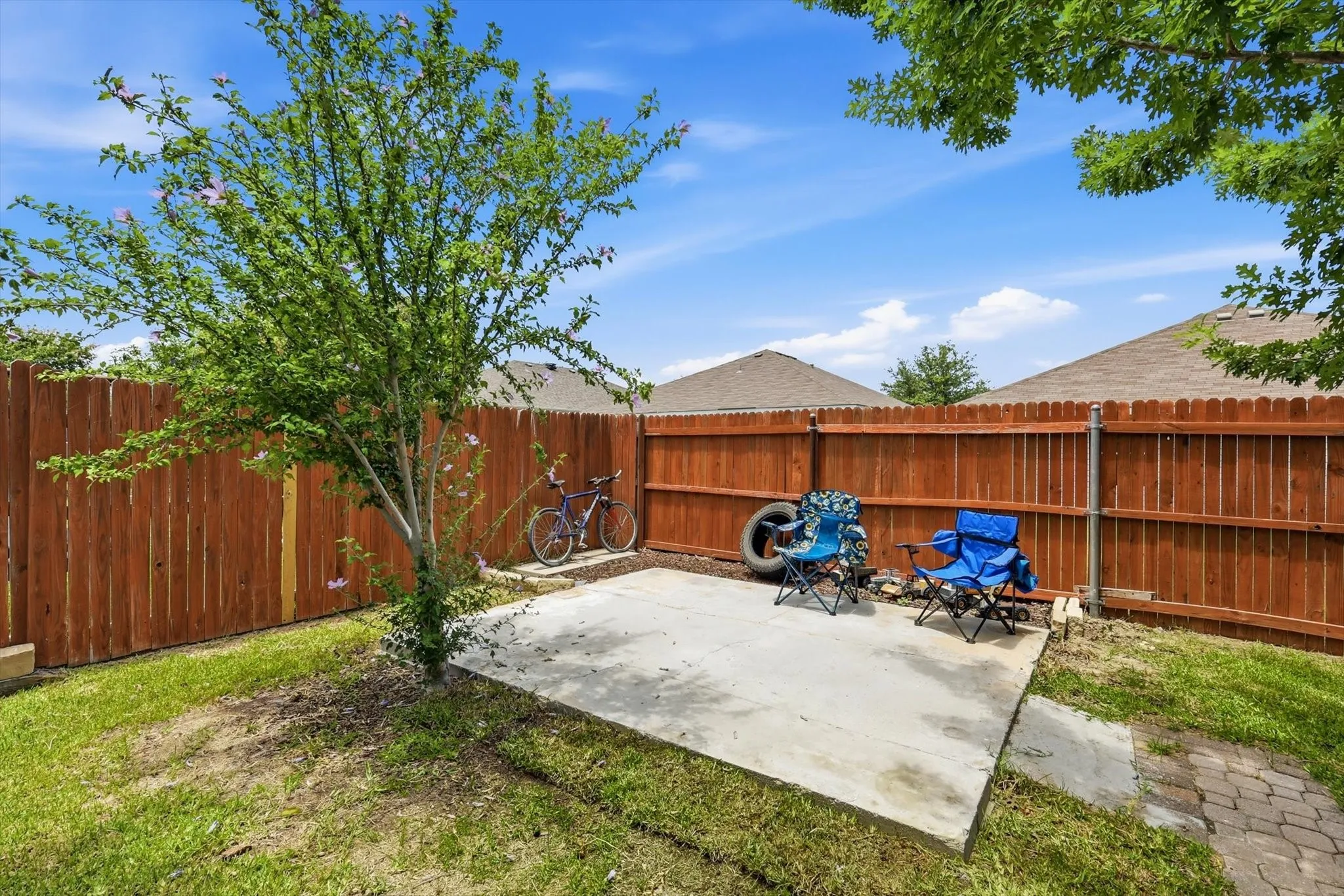 Single Family Residence For Sale in Tarrant County , 800 Poncho Lane, Fort Worth, Texas 76052, 4 Bedroom, 3 Bathroom, 2 Garage spaces, 2,462 Sqft, built in 2005, mls#21370020, Real Estate Agent in Fort Worth, Homes For Sale in Tarrant county, Homes For Sale in Fort Worth, Realtor in Fort Worth Texas, Real Estate Brokerage Independent Realty Texas, Luminita Cordes Realtor