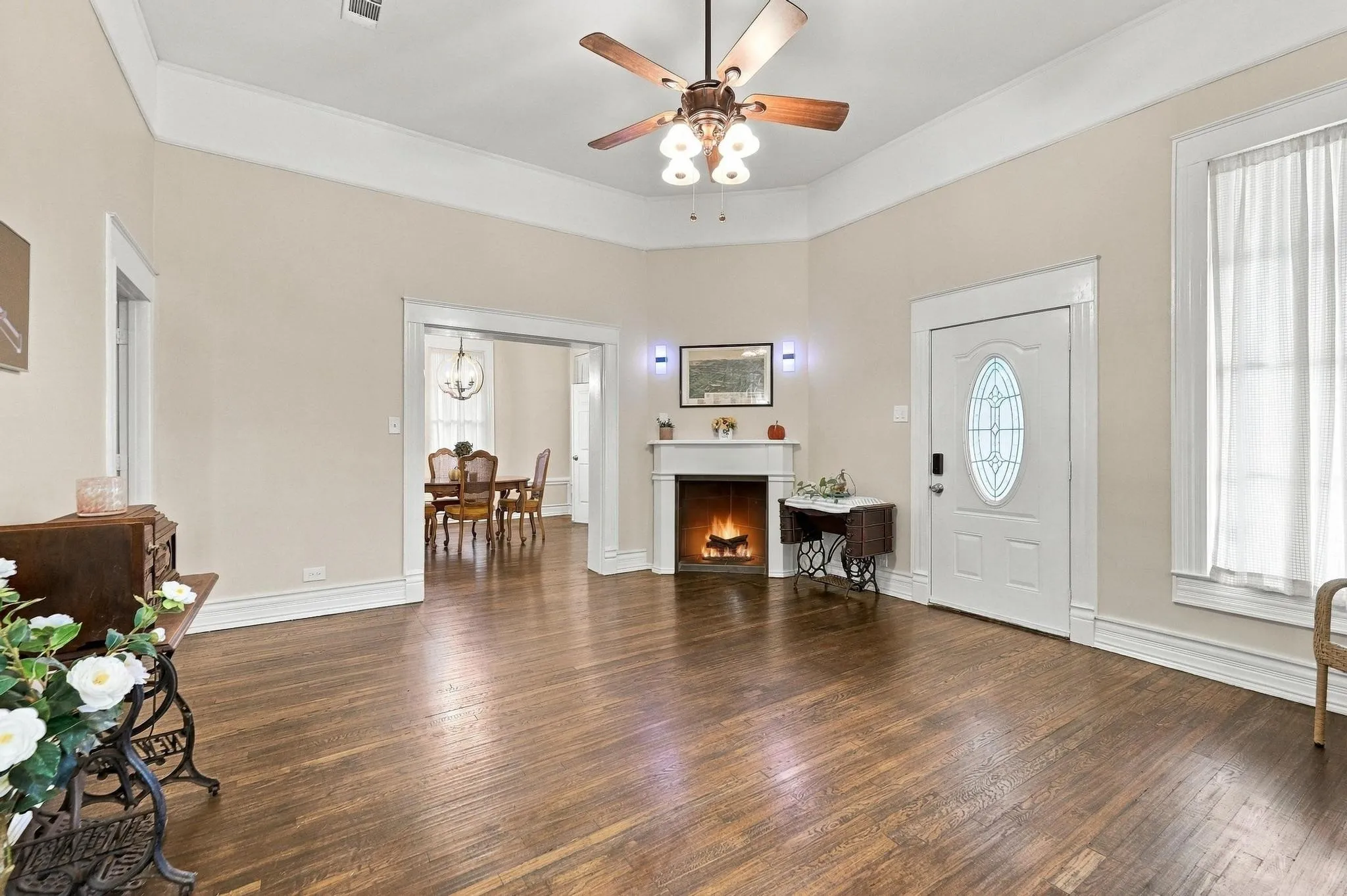 Single Family Residence For Sale in Grayson County , 806 W Gandy Street, Denison, Texas 75020, 3 Bedroom, 2 Bathroom, Garage spaces, 1,593 Sqft, built in 1920, mls#21400964, Real Estate Agent in Denison, Homes For Sale in Grayson county, Homes For Sale in Denison, Realtor in Denison Texas, Real Estate Brokerage Independent Realty Texas, Luminita Cordes Realtor