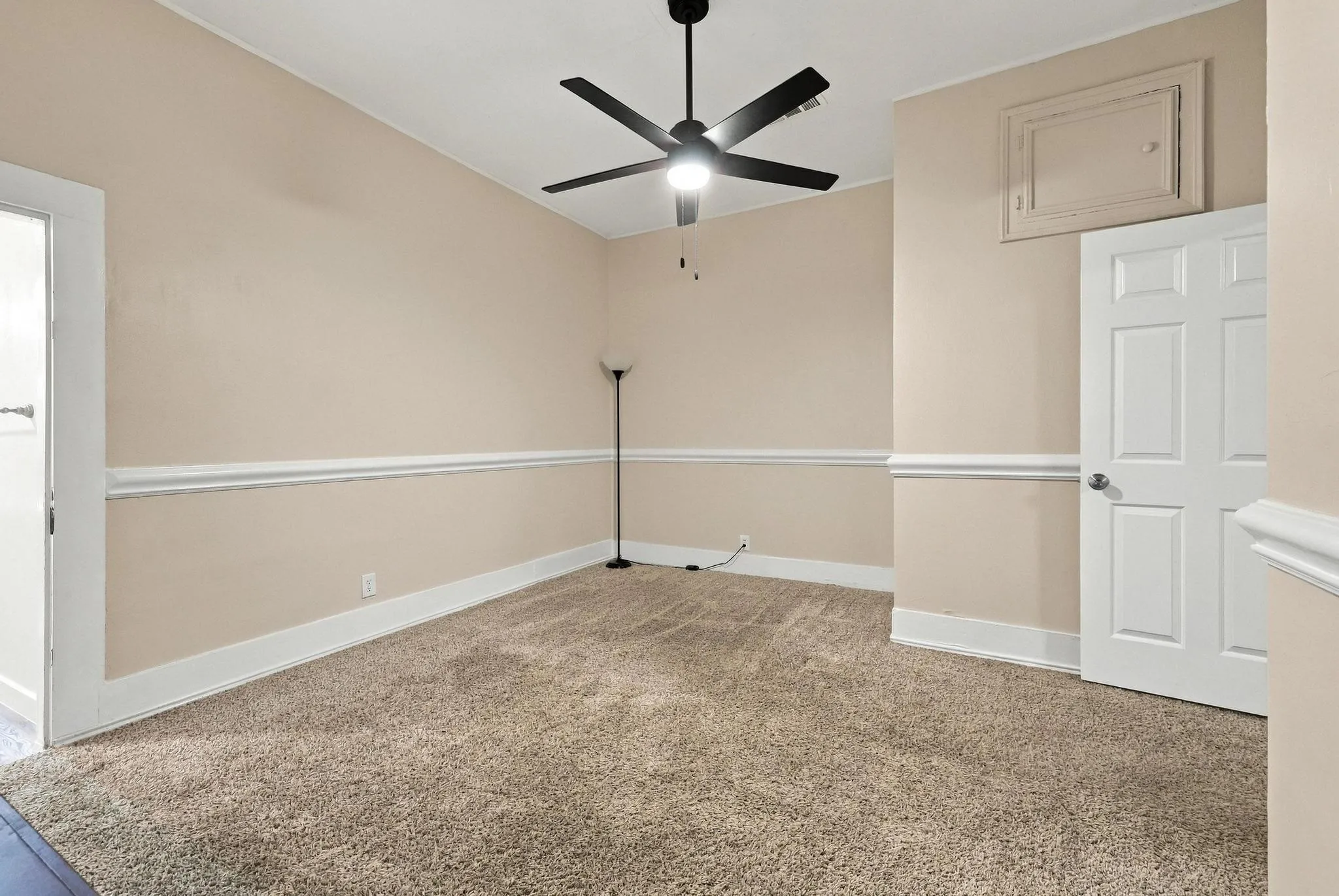 Single Family Residence For Sale in Grayson County , 806 W Gandy Street, Denison, Texas 75020, 3 Bedroom, 2 Bathroom, Garage spaces, 1,593 Sqft, built in 1920, mls#21400964, Real Estate Agent in Denison, Homes For Sale in Grayson county, Homes For Sale in Denison, Realtor in Denison Texas, Real Estate Brokerage Independent Realty Texas, Luminita Cordes Realtor