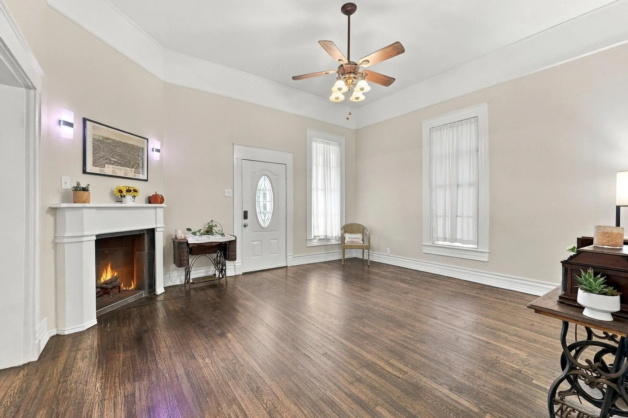 Single Family Residence For Sale in Grayson County , 806 W Gandy Street, Denison, Texas 75020, 3 Bedroom, 2 Bathroom, Garage spaces, 1,593 Sqft, built in 1920, mls#21400964, Real Estate Agent in Denison, Homes For Sale in Grayson county, Homes For Sale in Denison, Realtor in Denison Texas, Real Estate Brokerage Independent Realty Texas, Luminita Cordes Realtor