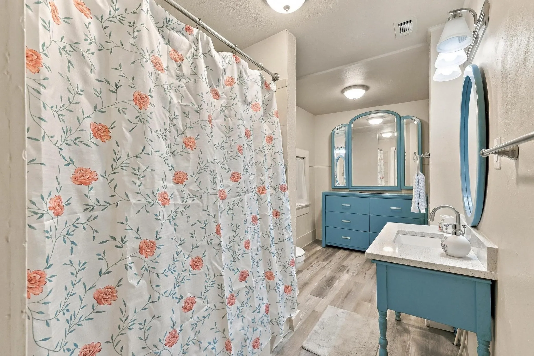 Single Family Residence For Sale in Grayson County , 806 W Gandy Street, Denison, Texas 75020, 3 Bedroom, 2 Bathroom, Garage spaces, 1,593 Sqft, built in 1920, mls#21400964, Real Estate Agent in Denison, Homes For Sale in Grayson county, Homes For Sale in Denison, Realtor in Denison Texas, Real Estate Brokerage Independent Realty Texas, Luminita Cordes Realtor