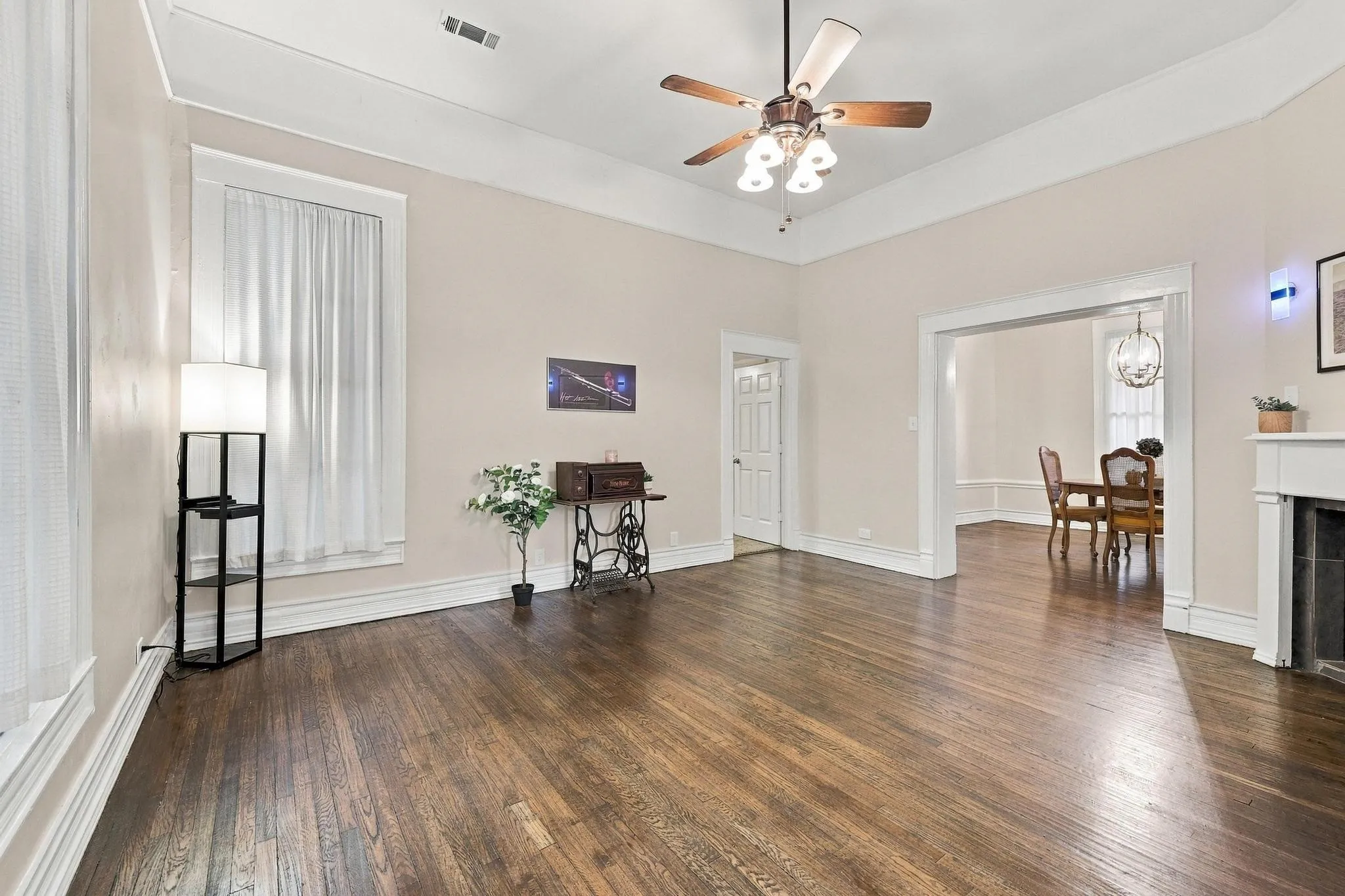 Single Family Residence For Sale in Grayson County , 806 W Gandy Street, Denison, Texas 75020, 3 Bedroom, 2 Bathroom, Garage spaces, 1,593 Sqft, built in 1920, mls#21400964, Real Estate Agent in Denison, Homes For Sale in Grayson county, Homes For Sale in Denison, Realtor in Denison Texas, Real Estate Brokerage Independent Realty Texas, Luminita Cordes Realtor