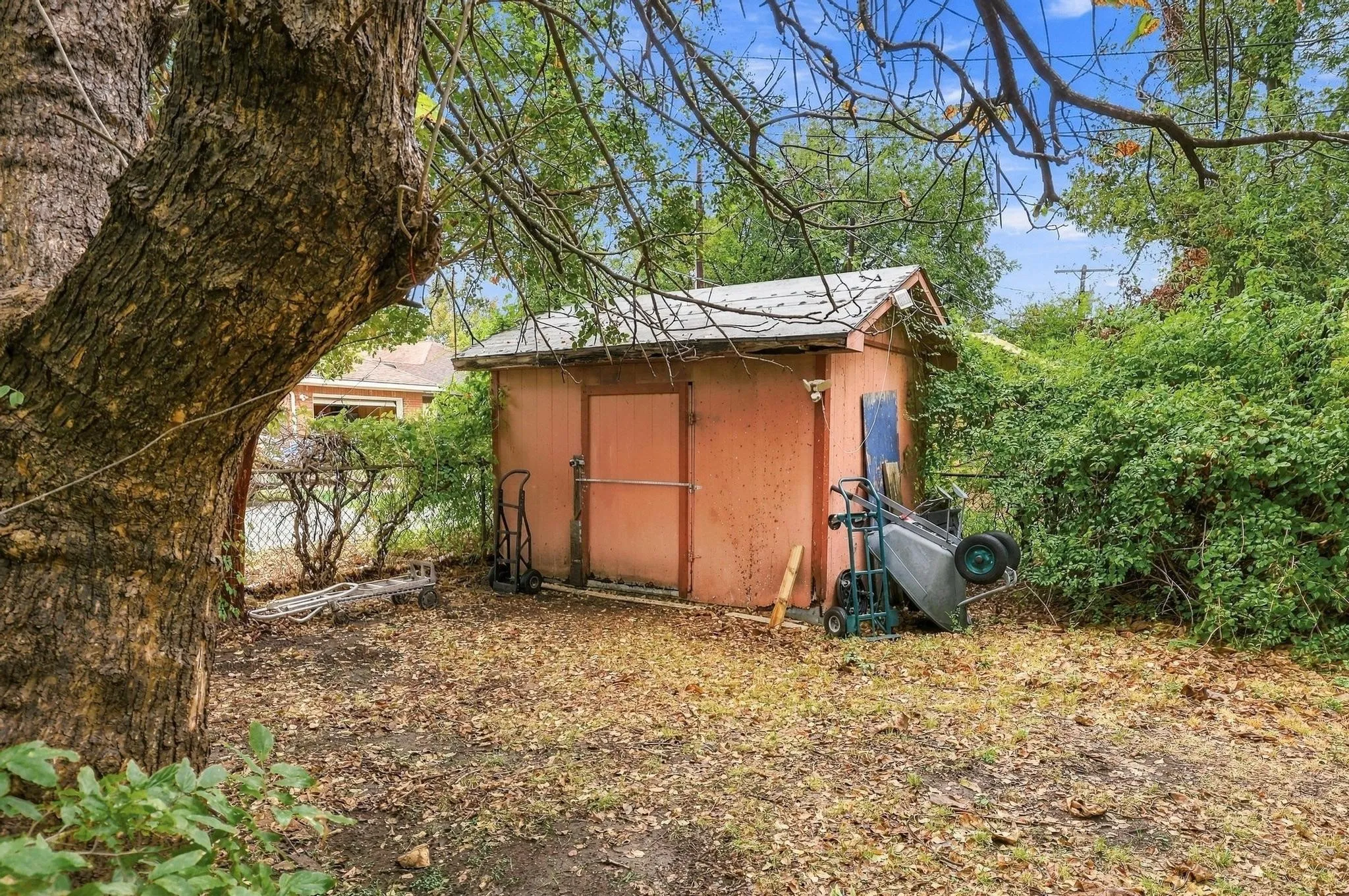 Single Family Residence For Sale in Grayson County , 806 W Gandy Street, Denison, Texas 75020, 3 Bedroom, 2 Bathroom, Garage spaces, 1,593 Sqft, built in 1920, mls#21400964, Real Estate Agent in Denison, Homes For Sale in Grayson county, Homes For Sale in Denison, Realtor in Denison Texas, Real Estate Brokerage Independent Realty Texas, Luminita Cordes Realtor
