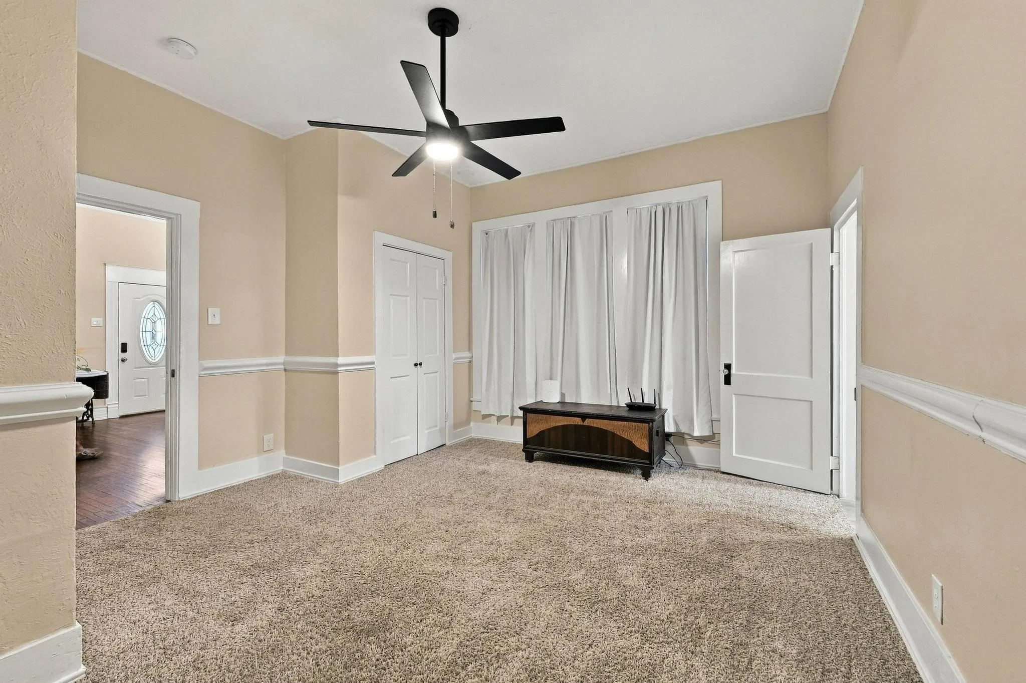 Single Family Residence For Sale in Grayson County , 806 W Gandy Street, Denison, Texas 75020, 3 Bedroom, 2 Bathroom, Garage spaces, 1,593 Sqft, built in 1920, mls#21400964, Real Estate Agent in Denison, Homes For Sale in Grayson county, Homes For Sale in Denison, Realtor in Denison Texas, Real Estate Brokerage Independent Realty Texas, Luminita Cordes Realtor