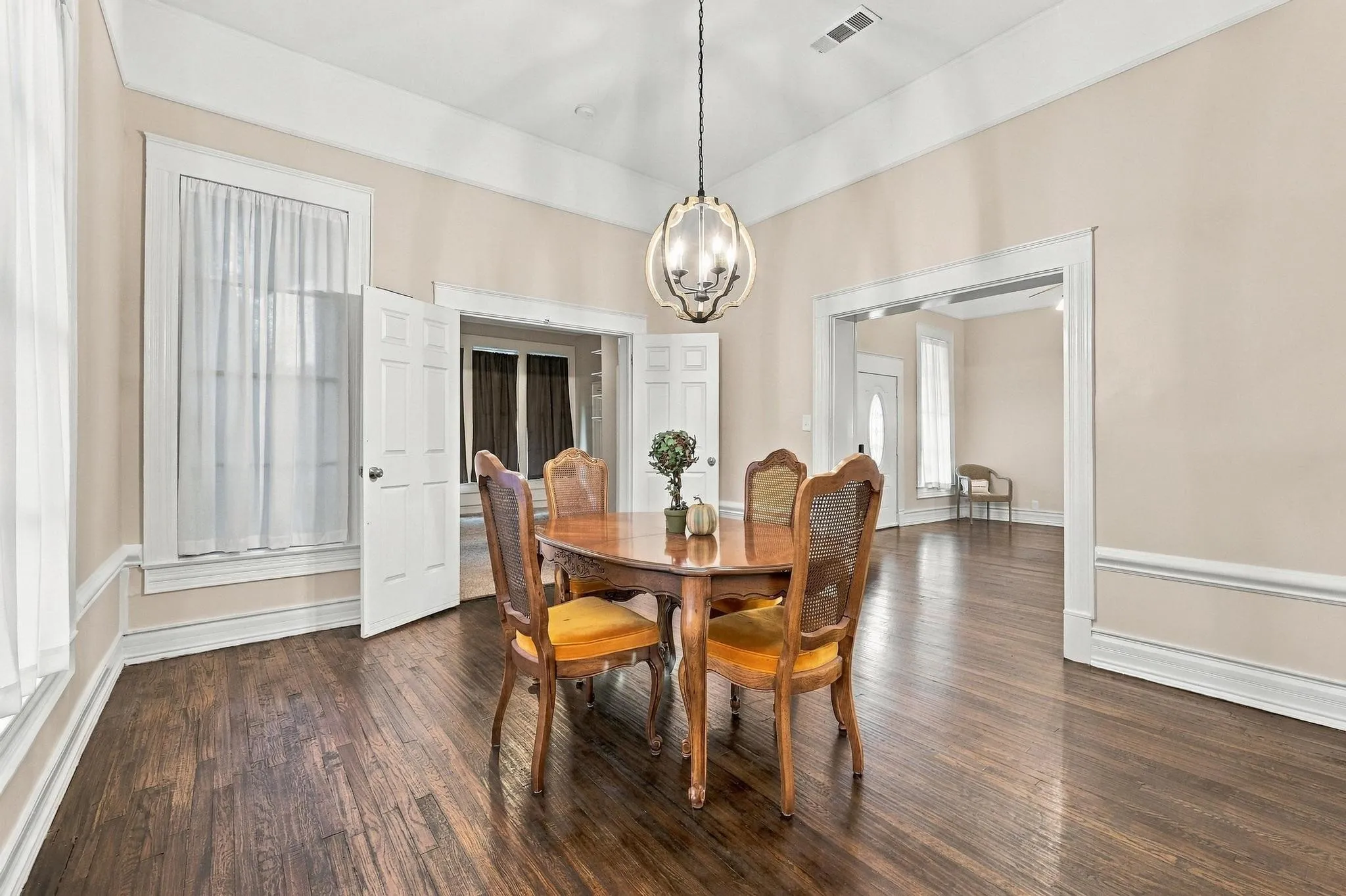 Single Family Residence For Sale in Grayson County , 806 W Gandy Street, Denison, Texas 75020, 3 Bedroom, 2 Bathroom, Garage spaces, 1,593 Sqft, built in 1920, mls#21400964, Real Estate Agent in Denison, Homes For Sale in Grayson county, Homes For Sale in Denison, Realtor in Denison Texas, Real Estate Brokerage Independent Realty Texas, Luminita Cordes Realtor