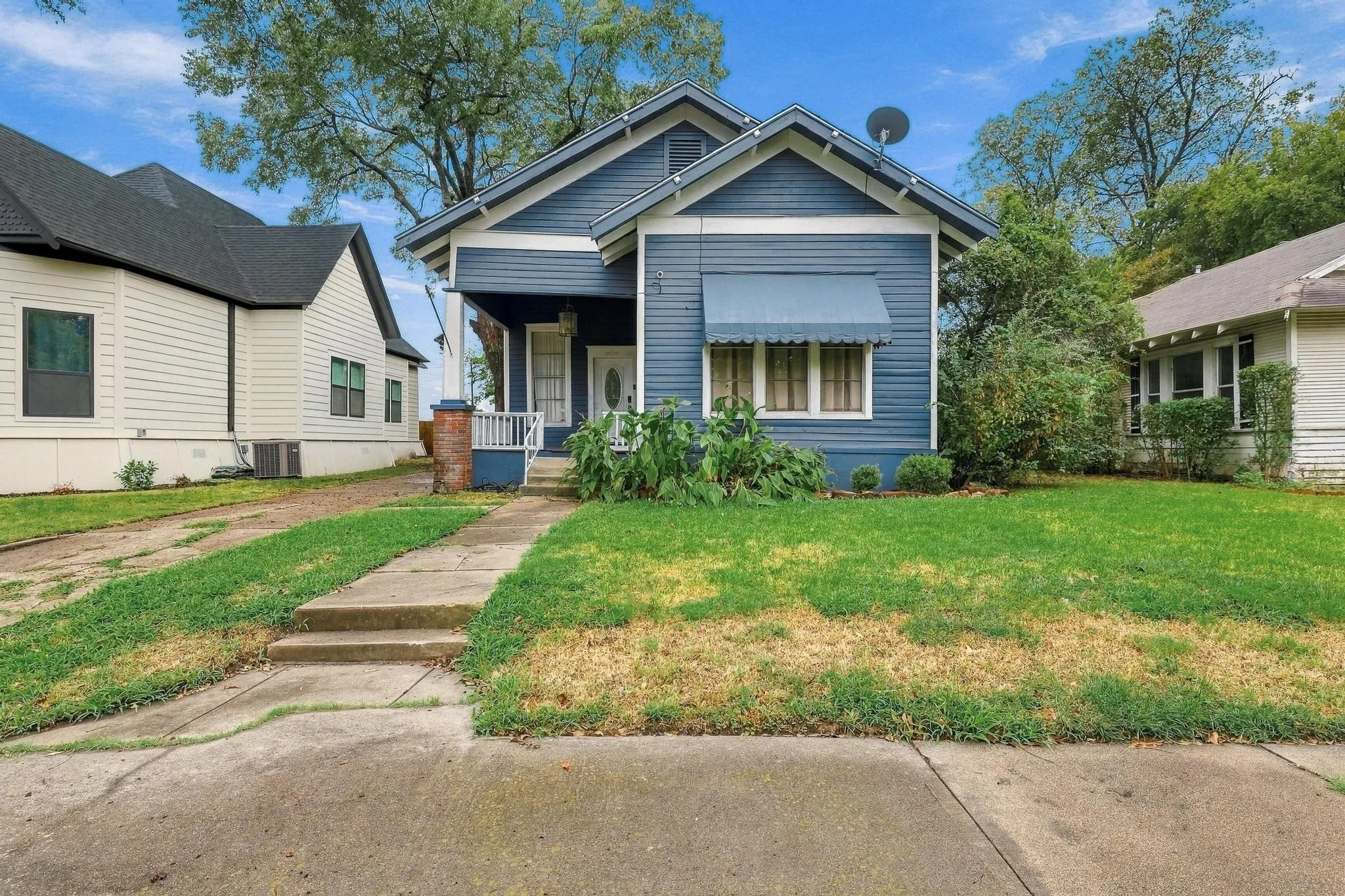 Single Family Residence For Sale in Grayson County , 806 W Gandy Street, Denison, Texas 75020, 3 Bedroom, 2 Bathroom, Garage spaces, 1,593 Sqft, built in 1920, mls#21400964, Real Estate Agent in Denison, Homes For Sale in Grayson county, Homes For Sale in Denison, Realtor in Denison Texas, Real Estate Brokerage Independent Realty Texas, Luminita Cordes Realtor
