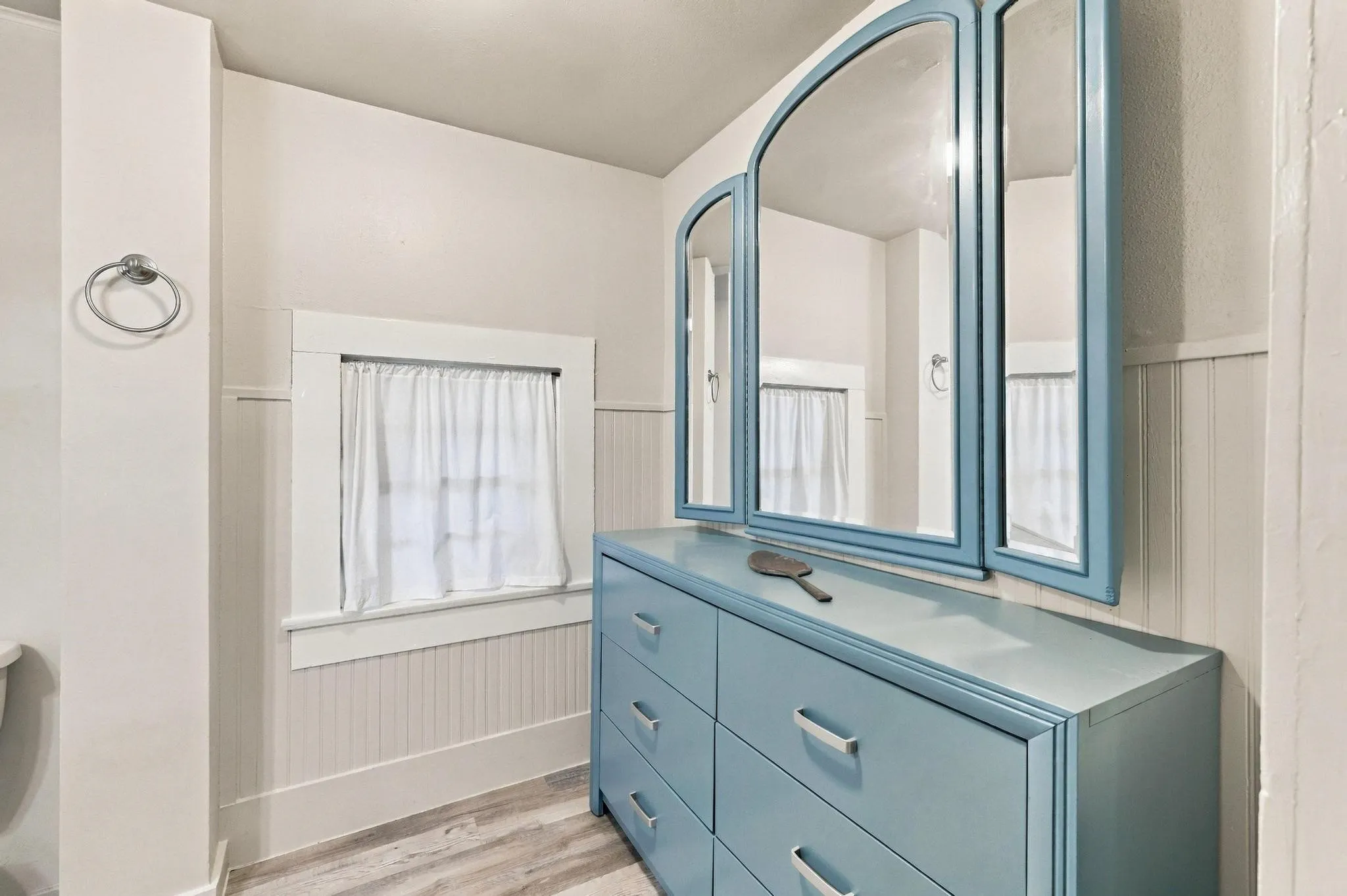 Single Family Residence For Sale in Grayson County , 806 W Gandy Street, Denison, Texas 75020, 3 Bedroom, 2 Bathroom, Garage spaces, 1,593 Sqft, built in 1920, mls#21400964, Real Estate Agent in Denison, Homes For Sale in Grayson county, Homes For Sale in Denison, Realtor in Denison Texas, Real Estate Brokerage Independent Realty Texas, Luminita Cordes Realtor