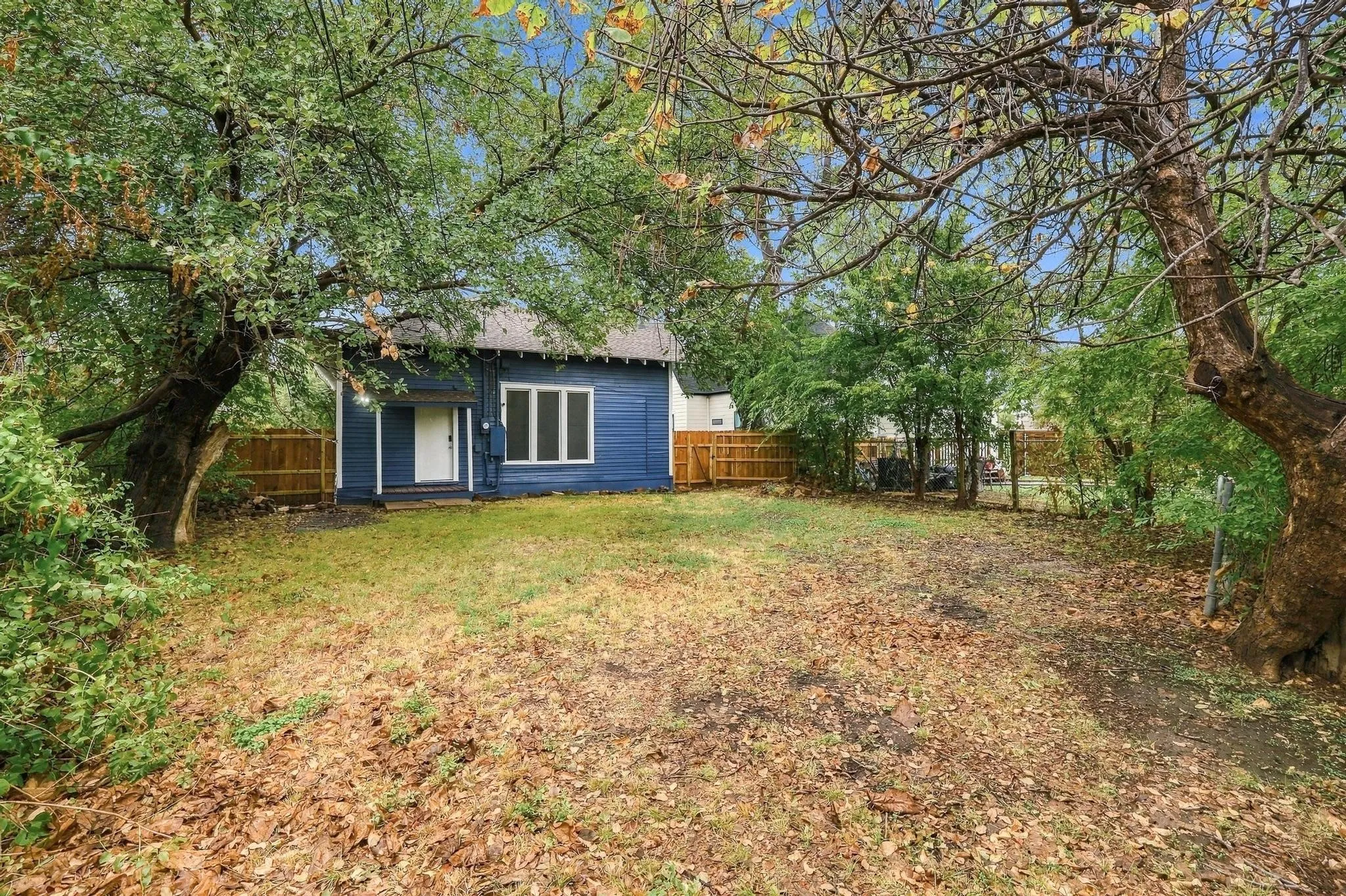 Single Family Residence For Sale in Grayson County , 806 W Gandy Street, Denison, Texas 75020, 3 Bedroom, 2 Bathroom, Garage spaces, 1,593 Sqft, built in 1920, mls#21400964, Real Estate Agent in Denison, Homes For Sale in Grayson county, Homes For Sale in Denison, Realtor in Denison Texas, Real Estate Brokerage Independent Realty Texas, Luminita Cordes Realtor