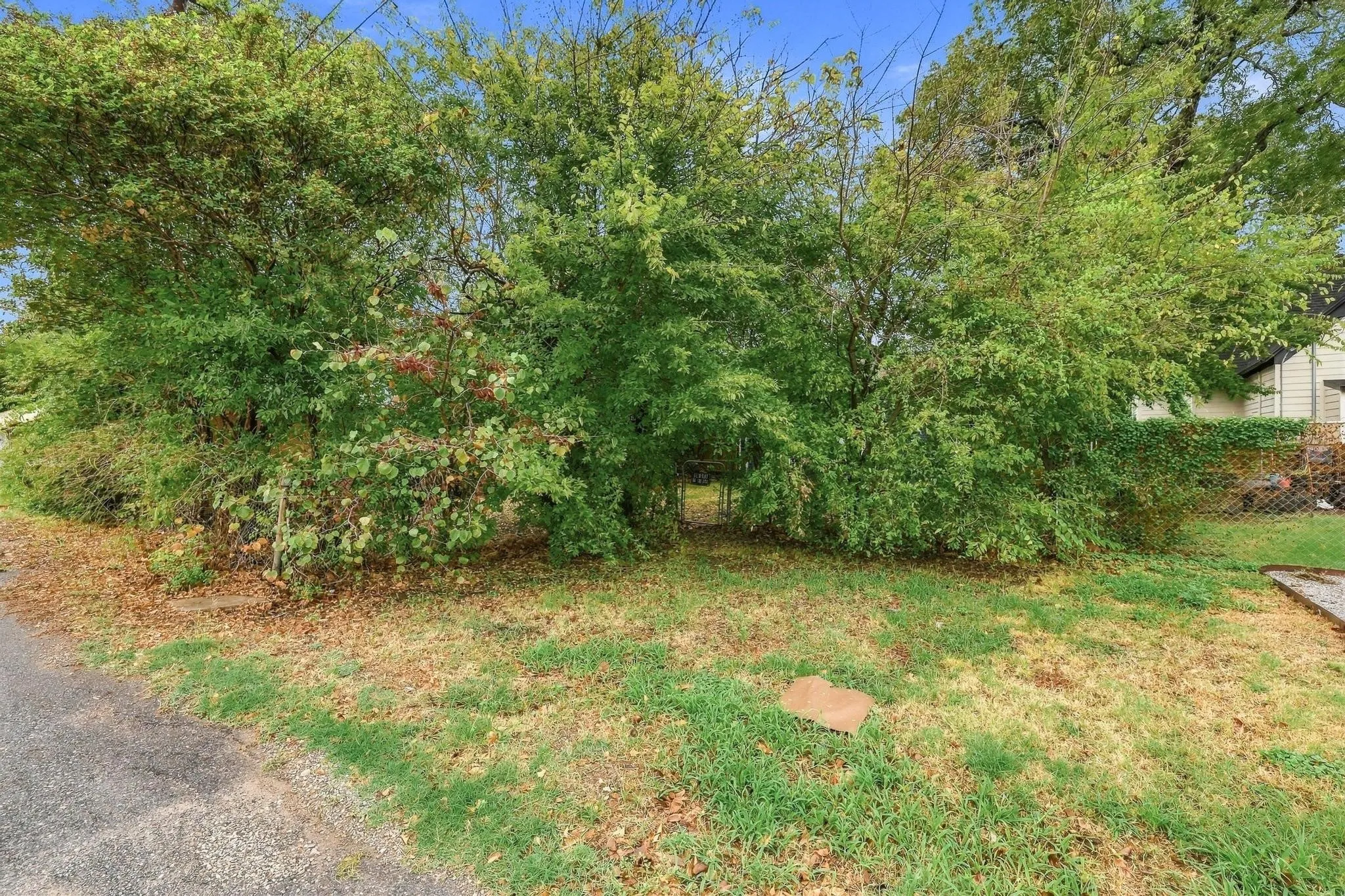 Single Family Residence For Sale in Grayson County , 806 W Gandy Street, Denison, Texas 75020, 3 Bedroom, 2 Bathroom, Garage spaces, 1,593 Sqft, built in 1920, mls#21400964, Real Estate Agent in Denison, Homes For Sale in Grayson county, Homes For Sale in Denison, Realtor in Denison Texas, Real Estate Brokerage Independent Realty Texas, Luminita Cordes Realtor