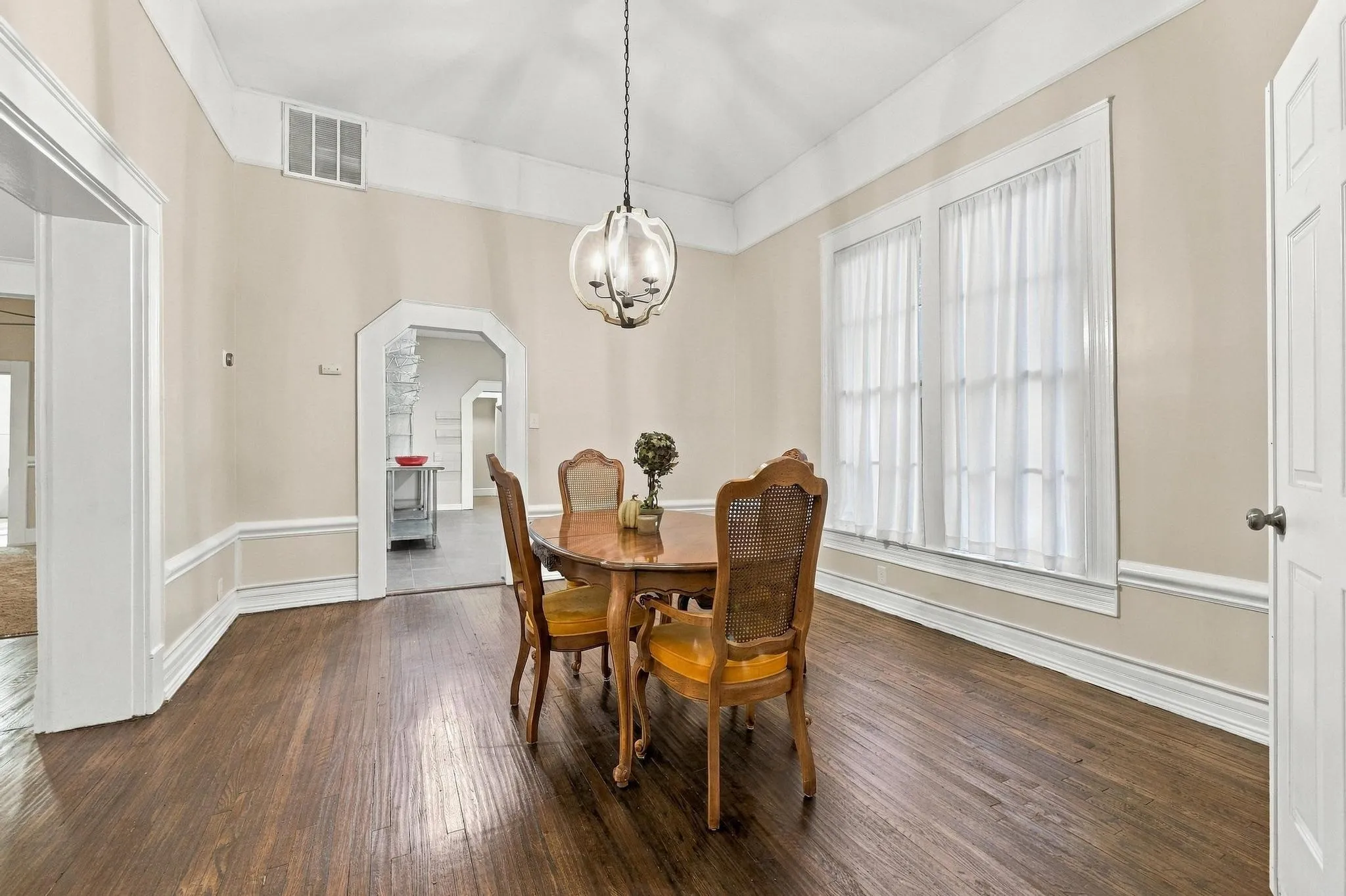 Single Family Residence For Sale in Grayson County , 806 W Gandy Street, Denison, Texas 75020, 3 Bedroom, 2 Bathroom, Garage spaces, 1,593 Sqft, built in 1920, mls#21400964, Real Estate Agent in Denison, Homes For Sale in Grayson county, Homes For Sale in Denison, Realtor in Denison Texas, Real Estate Brokerage Independent Realty Texas, Luminita Cordes Realtor