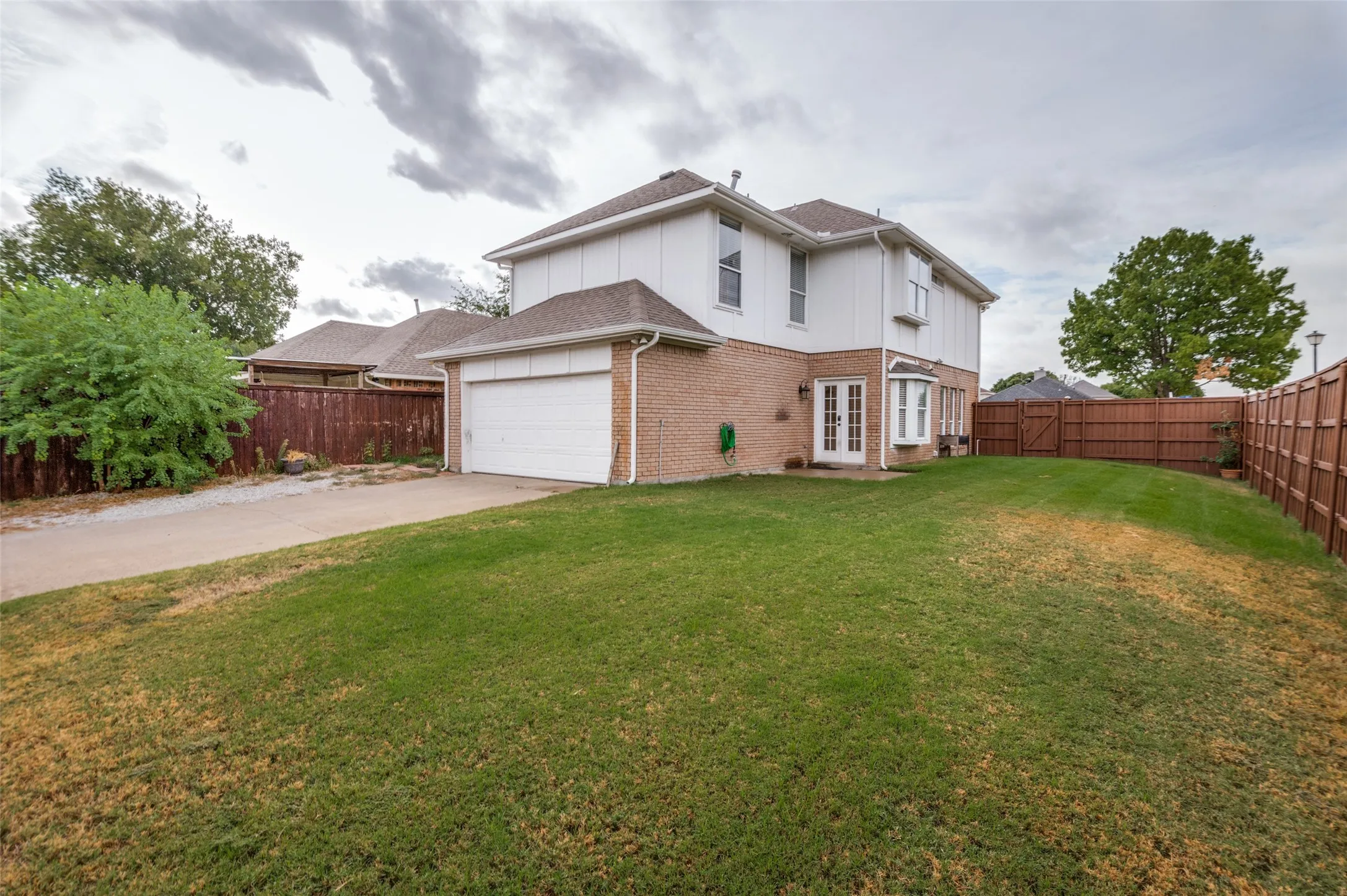 Single Family Residence For Rent in Denton County , 2101 Falcon Ridge Drive, Carrollton, Texas 75010, 3 Bedroom, 3 Bathroom, 2 Garage spaces, 1,808 Sqft, built in 1990, mls#21402139, Real Estate Agent in Carrollton, Homes For Rent in Denton county, Homes For Rent in Carrollton, Realtor in Carrollton Texas, Real Estate Brokerage Independent Realty Texas, Luminita Cordes Realtor