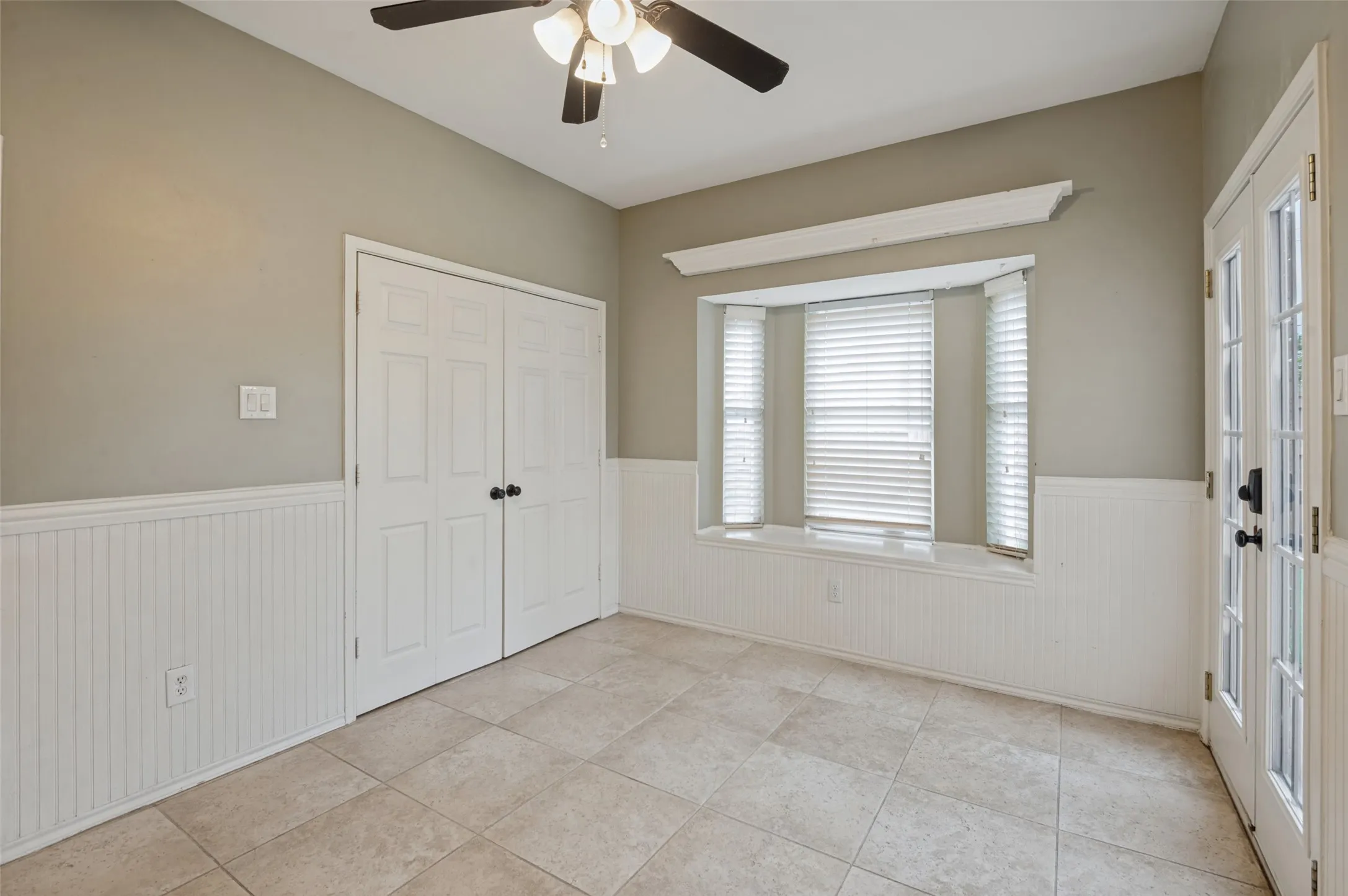 Single Family Residence For Rent in Denton County , 2101 Falcon Ridge Drive, Carrollton, Texas 75010, 3 Bedroom, 3 Bathroom, 2 Garage spaces, 1,808 Sqft, built in 1990, mls#21402139, Real Estate Agent in Carrollton, Homes For Rent in Denton county, Homes For Rent in Carrollton, Realtor in Carrollton Texas, Real Estate Brokerage Independent Realty Texas, Luminita Cordes Realtor
