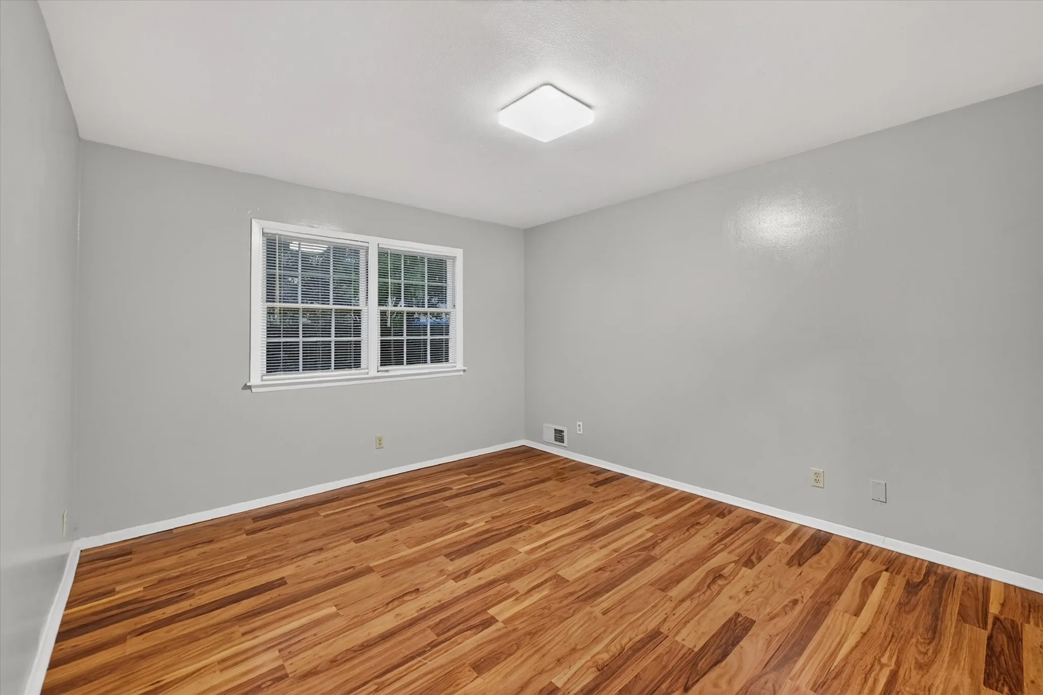 Duplex For Rent in Dallas County , 7948 Habersham Lane, Dallas, Texas 75248, 3 Bedroom, 2 Bathroom, 2 Garage spaces, 2,966 Sqft, built in 1966, mls#21402600, Real Estate Agent in Dallas, Homes For Rent in Dallas county, Homes For Rent in Dallas, Realtor in Dallas Texas, Real Estate Brokerage Independent Realty Texas, Luminita Cordes Realtor