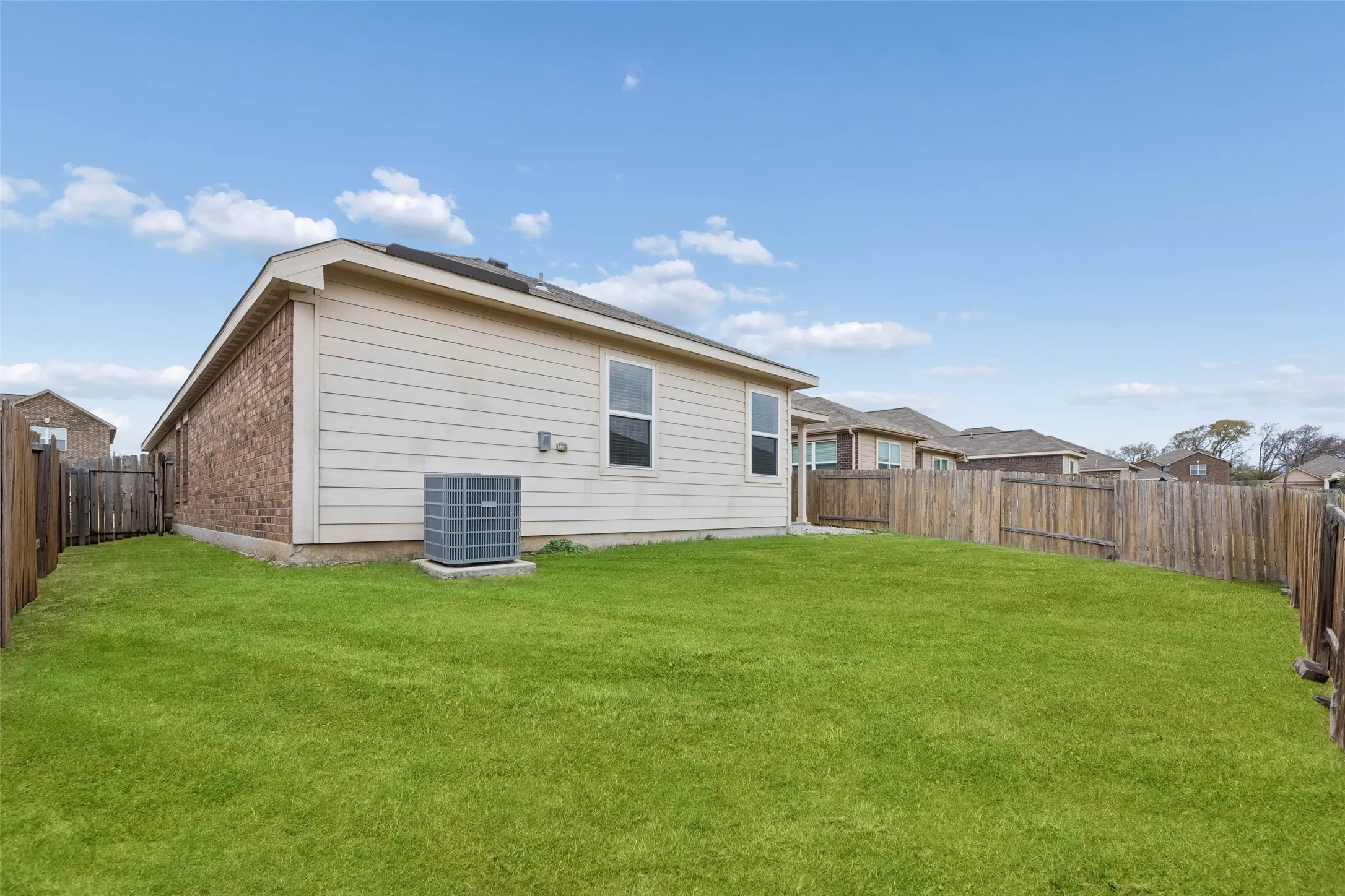 Single Family Residence For Sale in Denton County , 1005 Princewood Drive, Denton, Texas 76207, 3 Bedroom, 2 Bathroom, 2 Garage spaces, 1,927 Sqft, built in 2018, mls#21402062, Real Estate Agent in Denton, Homes For Sale in Denton county, Homes For Sale in Denton, Realtor in Denton Texas, Real Estate Brokerage Independent Realty Texas, Luminita Cordes Realtor