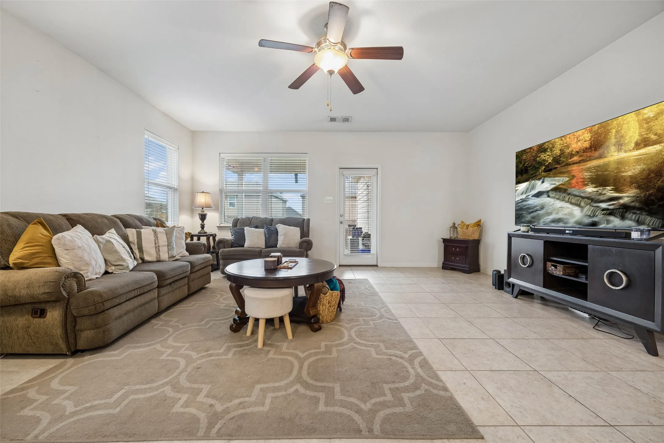 Single Family Residence For Sale in Denton County , 1005 Princewood Drive, Denton, Texas 76207, 3 Bedroom, 2 Bathroom, 2 Garage spaces, 1,927 Sqft, built in 2018, mls#21402062, Real Estate Agent in Denton, Homes For Sale in Denton county, Homes For Sale in Denton, Realtor in Denton Texas, Real Estate Brokerage Independent Realty Texas, Luminita Cordes Realtor