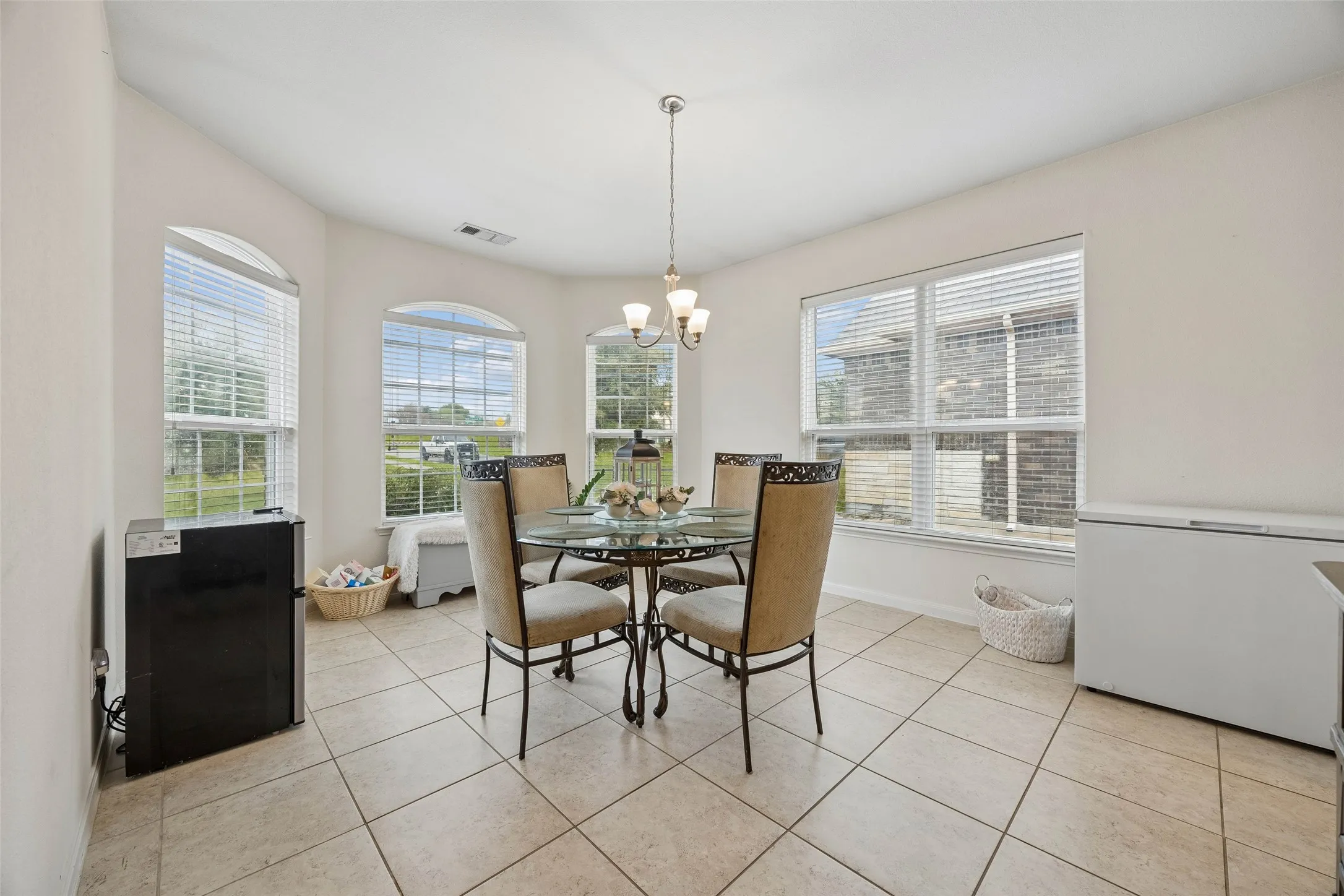 Single Family Residence For Sale in Denton County , 1005 Princewood Drive, Denton, Texas 76207, 3 Bedroom, 2 Bathroom, 2 Garage spaces, 1,927 Sqft, built in 2018, mls#21402062, Real Estate Agent in Denton, Homes For Sale in Denton county, Homes For Sale in Denton, Realtor in Denton Texas, Real Estate Brokerage Independent Realty Texas, Luminita Cordes Realtor