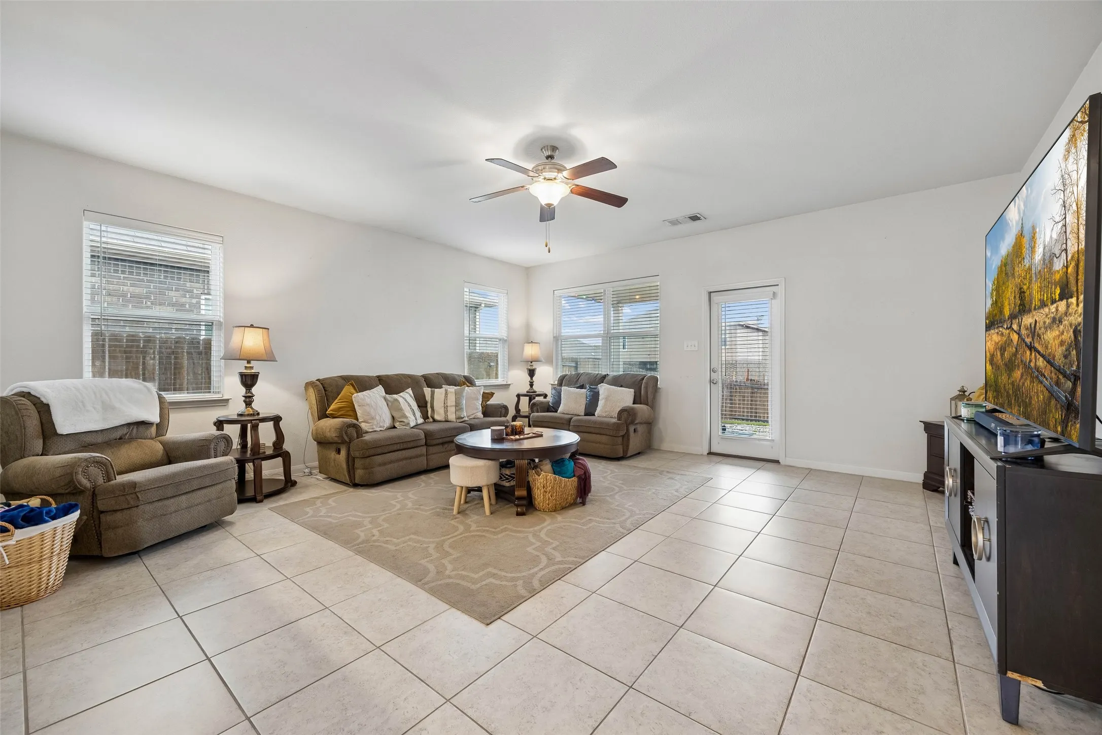 Single Family Residence For Sale in Denton County , 1005 Princewood Drive, Denton, Texas 76207, 3 Bedroom, 2 Bathroom, 2 Garage spaces, 1,927 Sqft, built in 2018, mls#21402062, Real Estate Agent in Denton, Homes For Sale in Denton county, Homes For Sale in Denton, Realtor in Denton Texas, Real Estate Brokerage Independent Realty Texas, Luminita Cordes Realtor