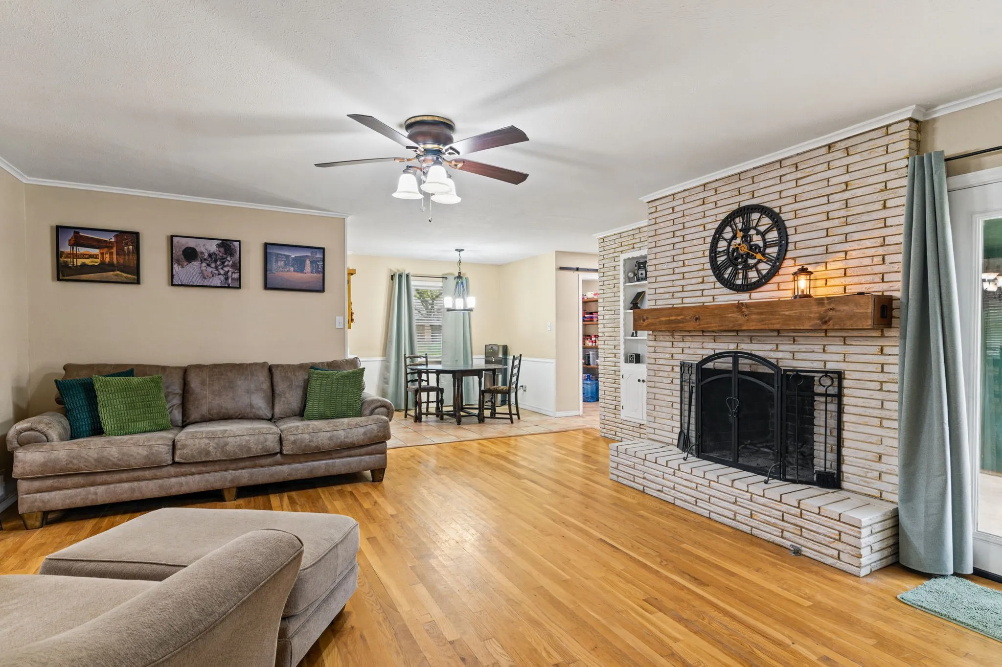 Single Family Residence For Sale in Collin County , 2630 Briarcove Drive, Plano, Texas 75074, 3 Bedroom, 2 Bathroom, 2 Garage spaces, 1,783 Sqft, built in 1968, mls#21400577, Real Estate Agent in Plano, Homes For Sale in Collin county, Homes For Sale in Plano, Realtor in Plano Texas, Real Estate Brokerage Independent Realty Texas, Luminita Cordes Realtor