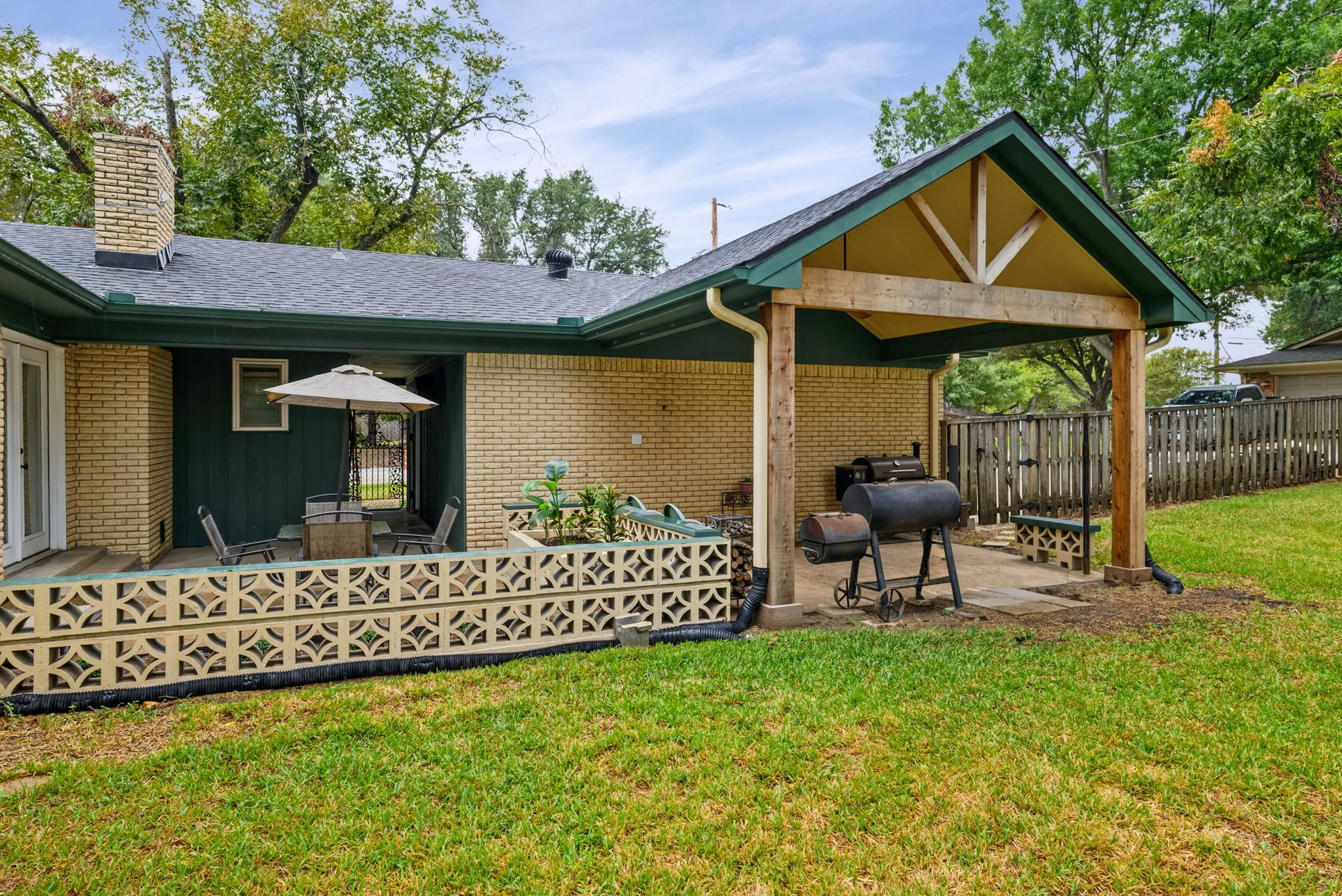 Single Family Residence For Sale in Collin County , 2630 Briarcove Drive, Plano, Texas 75074, 3 Bedroom, 2 Bathroom, 2 Garage spaces, 1,783 Sqft, built in 1968, mls#21400577, Real Estate Agent in Plano, Homes For Sale in Collin county, Homes For Sale in Plano, Realtor in Plano Texas, Real Estate Brokerage Independent Realty Texas, Luminita Cordes Realtor