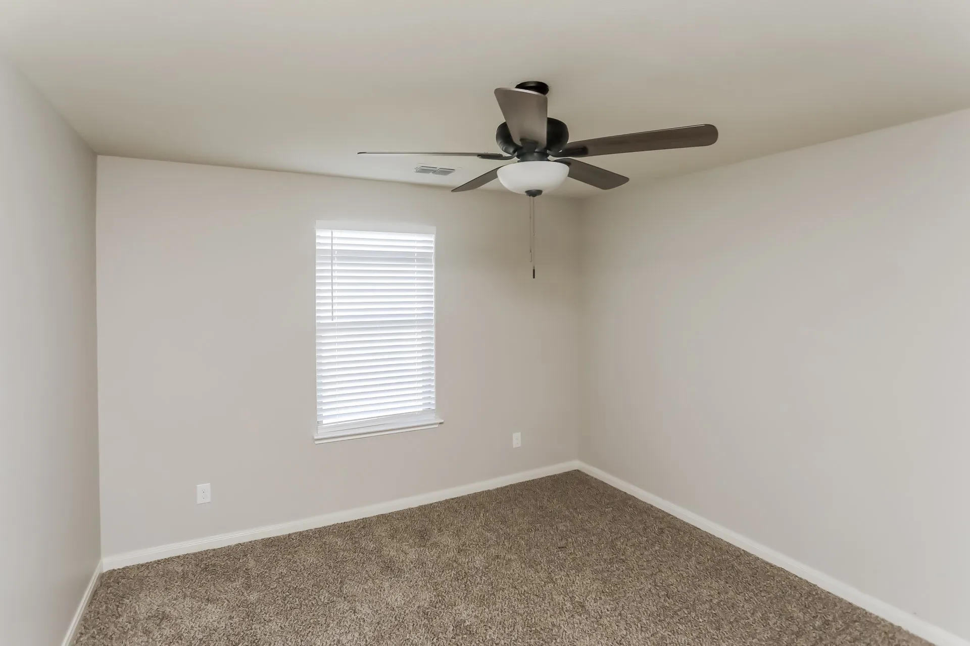 Single Family Residence For Rent in Dallas County , 1343 Barrel Drive, Dallas, Texas 75253, 4 Bedroom, 3 Bathroom, 2 Garage spaces, 2,105 Sqft, built in 2018, mls#21402608, Real Estate Agent in Dallas, Homes For Rent in Dallas county, Homes For Rent in Dallas, Realtor in Dallas Texas, Real Estate Brokerage Independent Realty Texas, Luminita Cordes Realtor