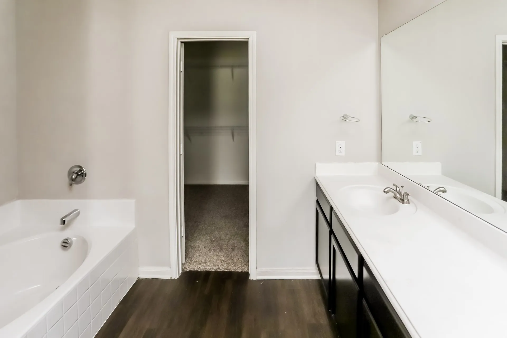 Single Family Residence For Rent in Dallas County , 1343 Barrel Drive, Dallas, Texas 75253, 4 Bedroom, 3 Bathroom, 2 Garage spaces, 2,105 Sqft, built in 2018, mls#21402608, Real Estate Agent in Dallas, Homes For Rent in Dallas county, Homes For Rent in Dallas, Realtor in Dallas Texas, Real Estate Brokerage Independent Realty Texas, Luminita Cordes Realtor