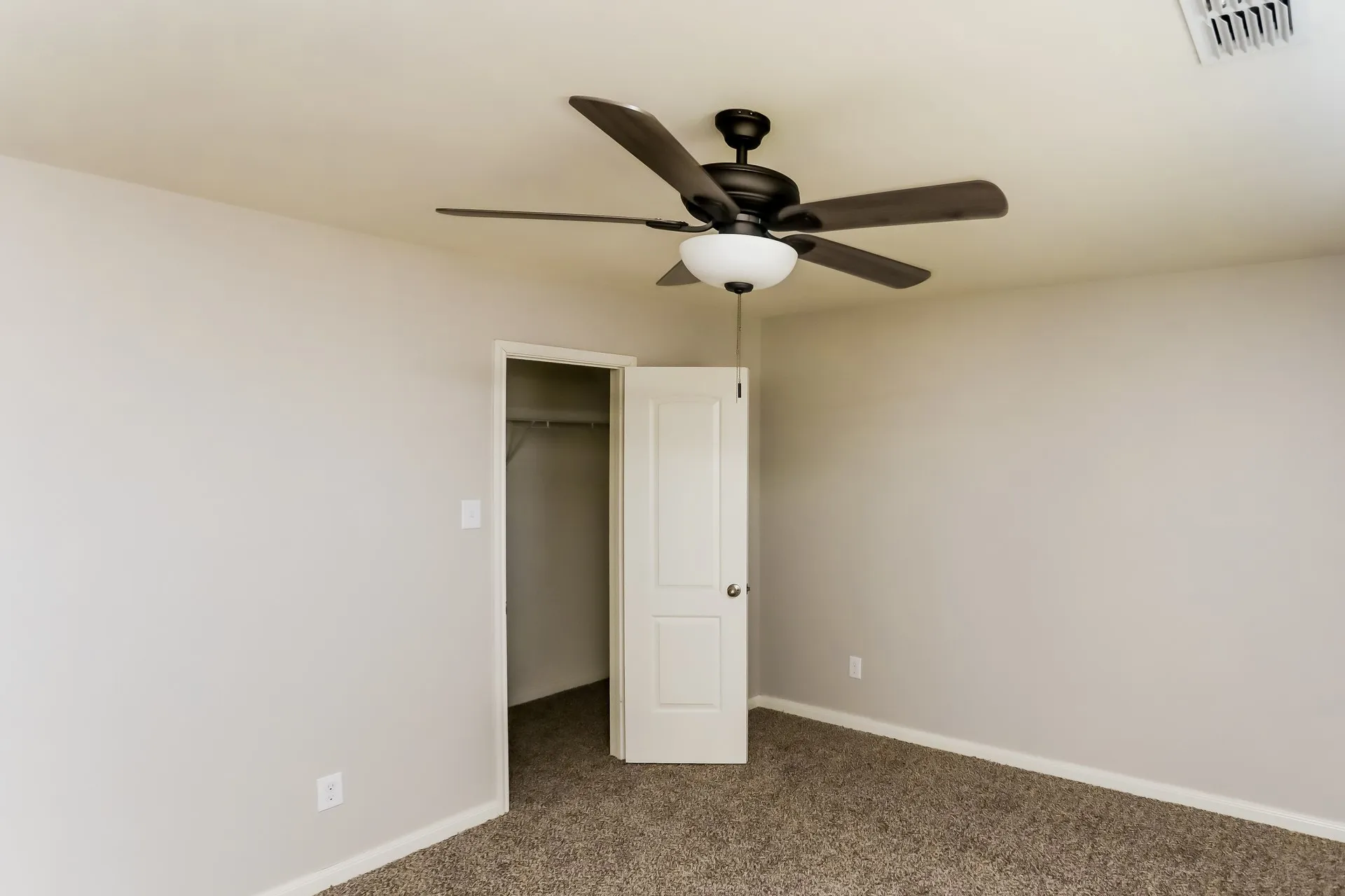 Single Family Residence For Rent in Dallas County , 1343 Barrel Drive, Dallas, Texas 75253, 4 Bedroom, 3 Bathroom, 2 Garage spaces, 2,105 Sqft, built in 2018, mls#21402608, Real Estate Agent in Dallas, Homes For Rent in Dallas county, Homes For Rent in Dallas, Realtor in Dallas Texas, Real Estate Brokerage Independent Realty Texas, Luminita Cordes Realtor